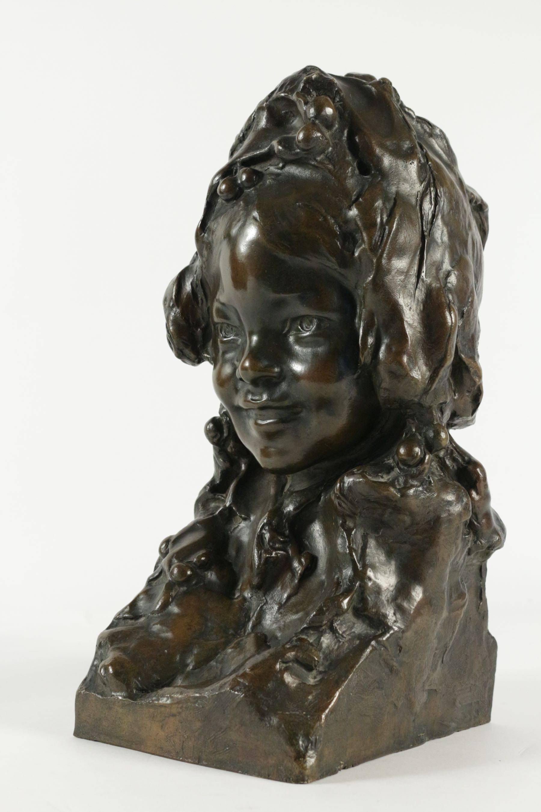 Magnificent bronze by J.Ortis representing the bust of a little girl, brown patina. 
Measures: H 40cm, l 17cm, P 22cm.
 