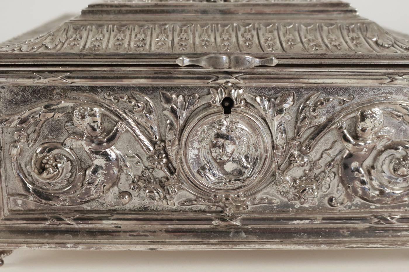 Jewelry box, silver bronze, 19th century, Napoleon III. Measures: H 12cm, L 21cm, P 21cm.