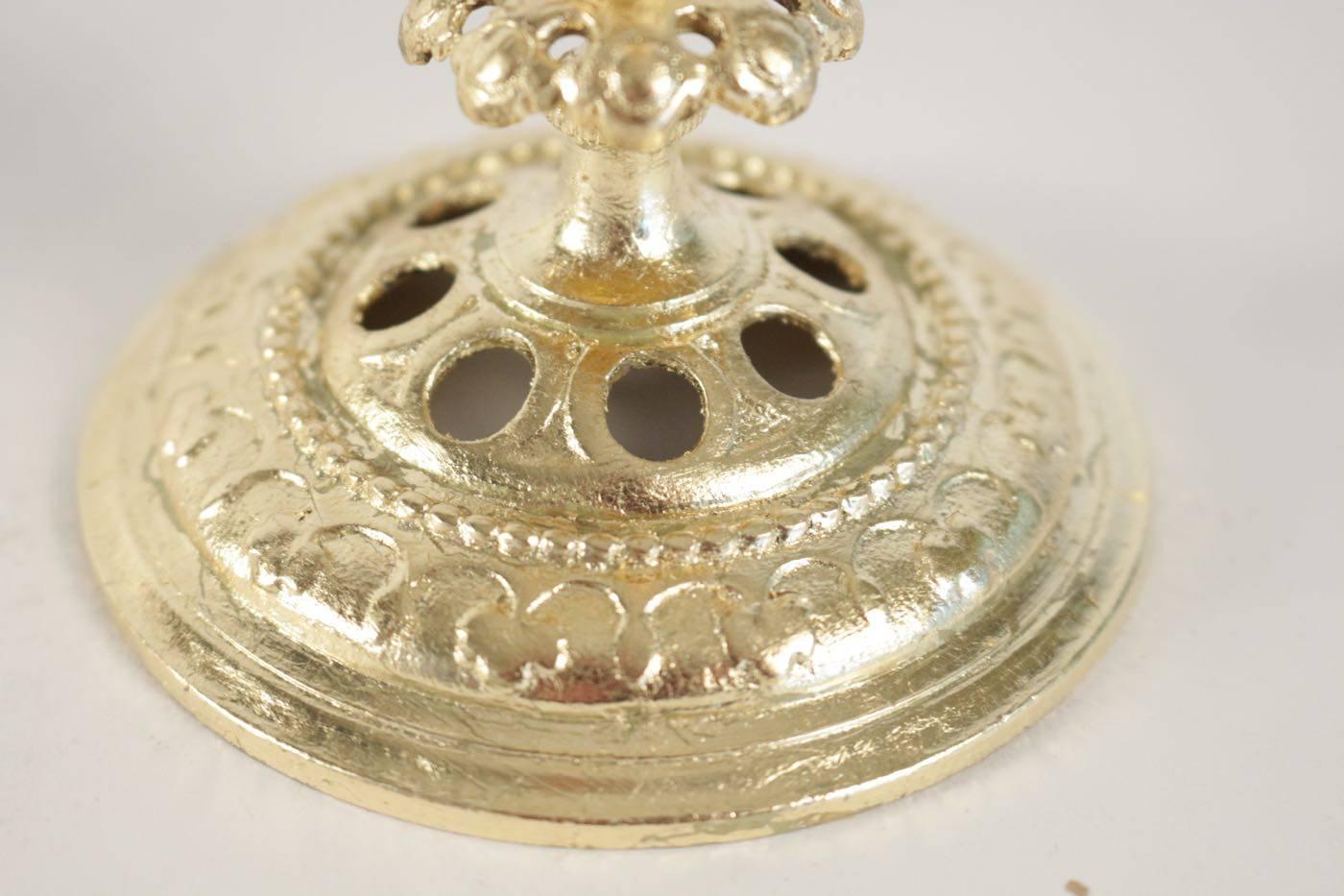 Doré Paire de vases à bourgeons, Cristal et bronze doré et feuille d'or en vente