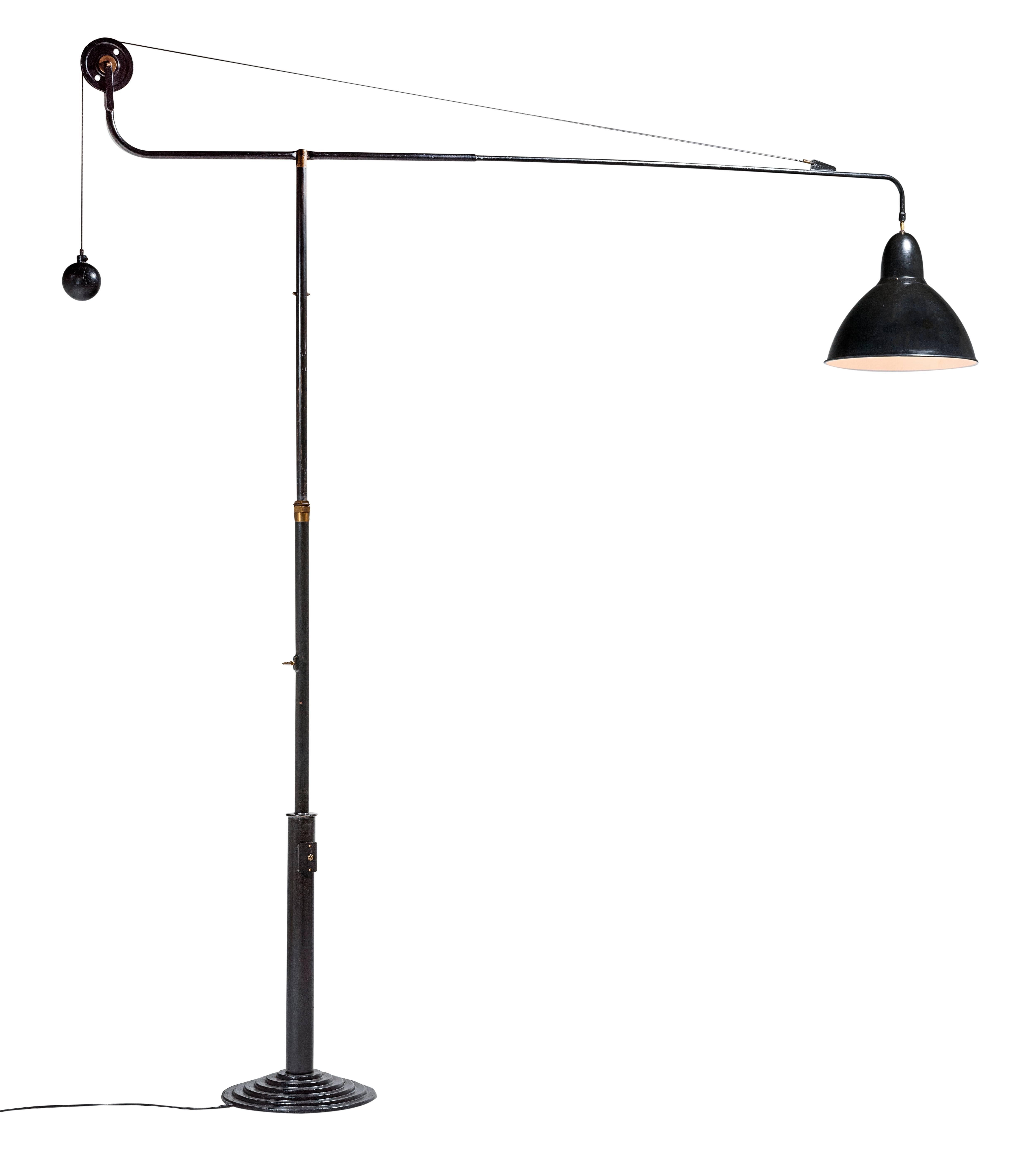 telescopic lamp stand