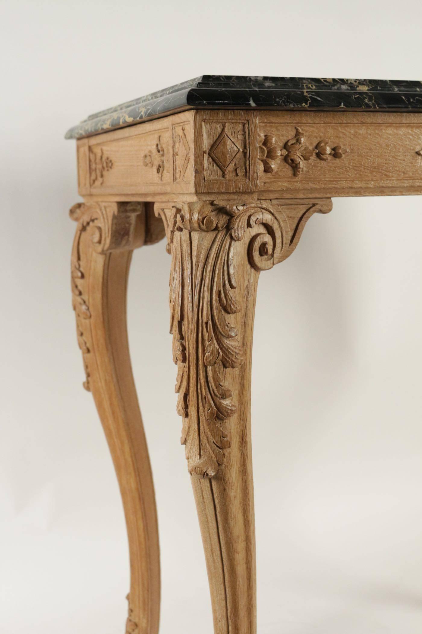 Oak Hand-Carved Gueridon Table in the Style of Louis XV In Excellent Condition In Saint-Ouen, FR