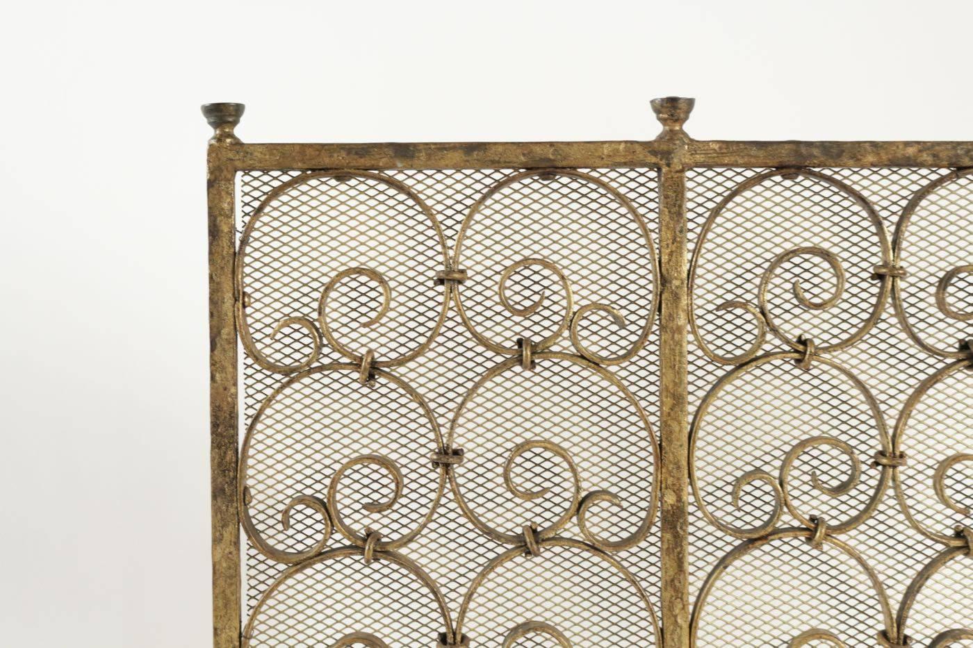Fireplace screen in gold gilded wrought iron, 20th century.
 
