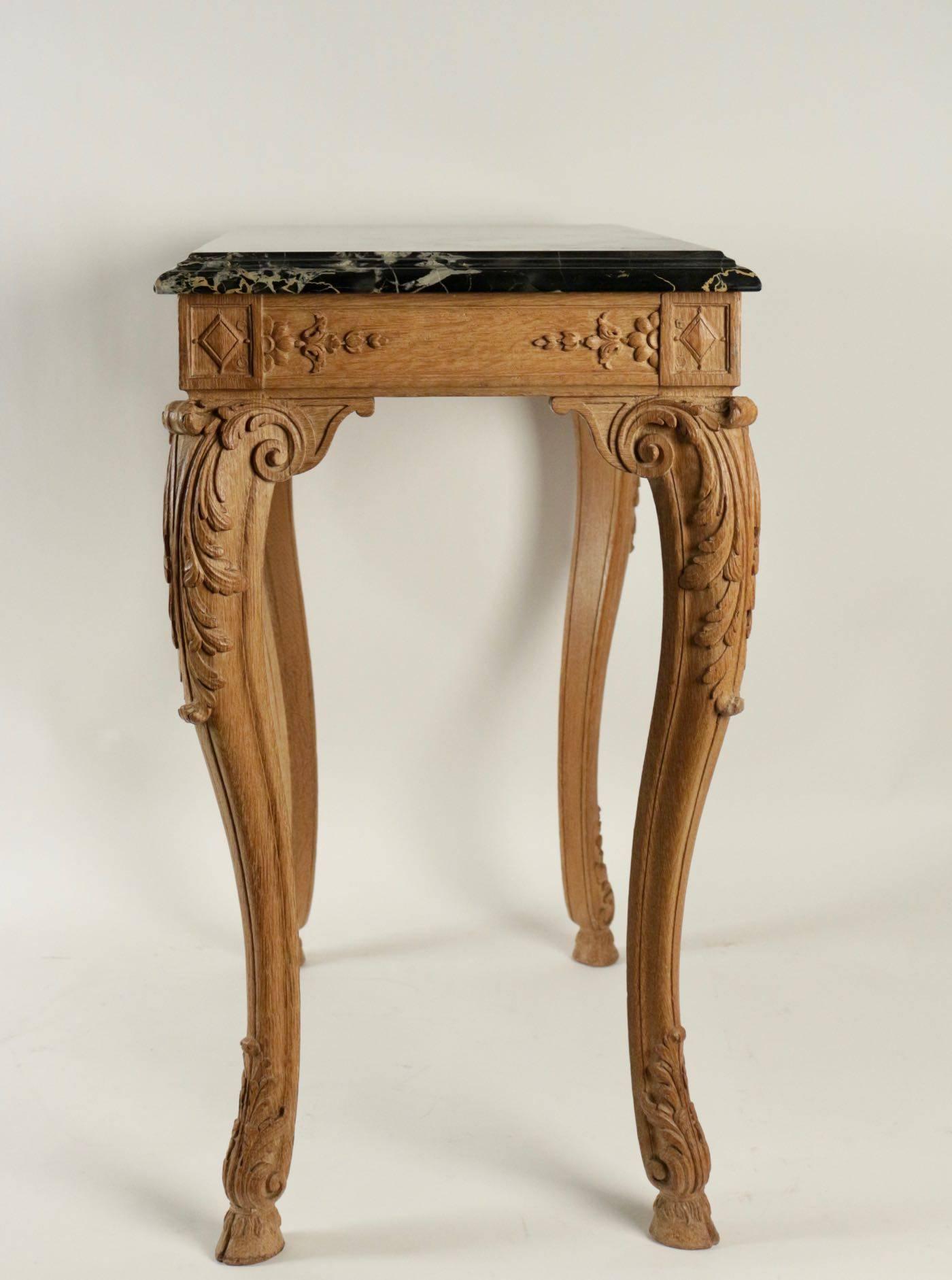 Oak Hand-Carved Gueridon Table in the Style of Louis XV 1