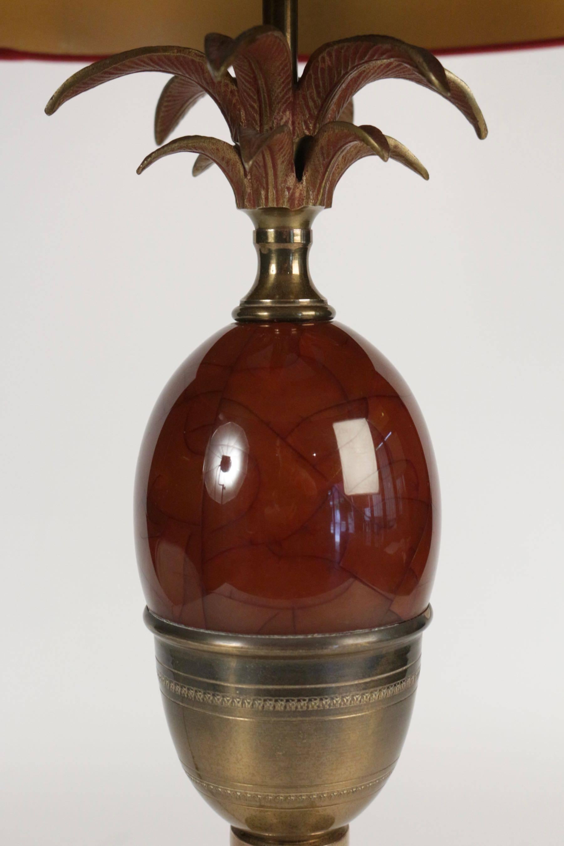 Milieu du XXe siècle The Modernity Moderns 1960s Red Lamp in Brass and Resin (lampe rouge en laiton et résine) en vente