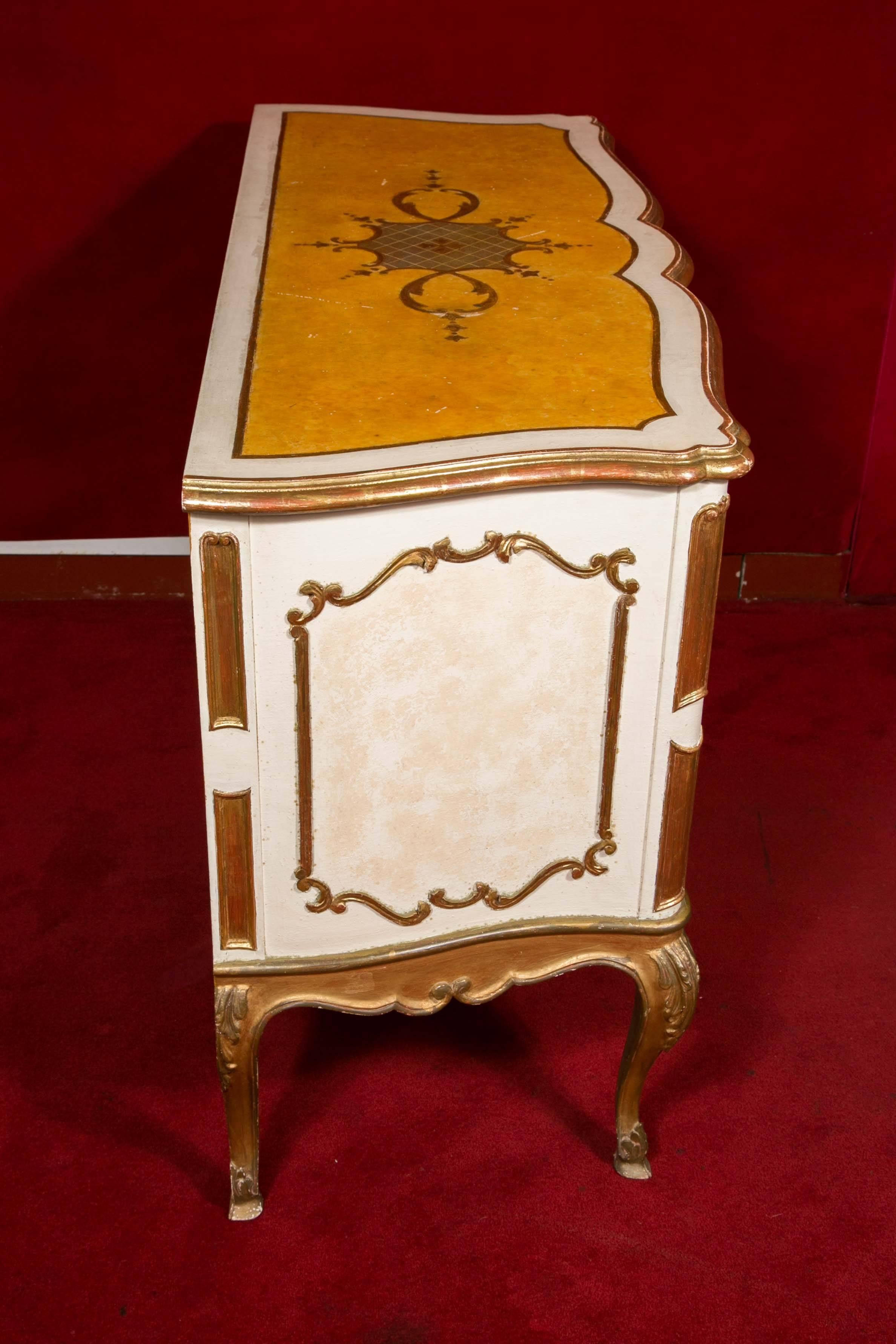 Mid-20th Century Italian Commode from the 1950s, Painted and Gilded, Very Well-Made For Sale