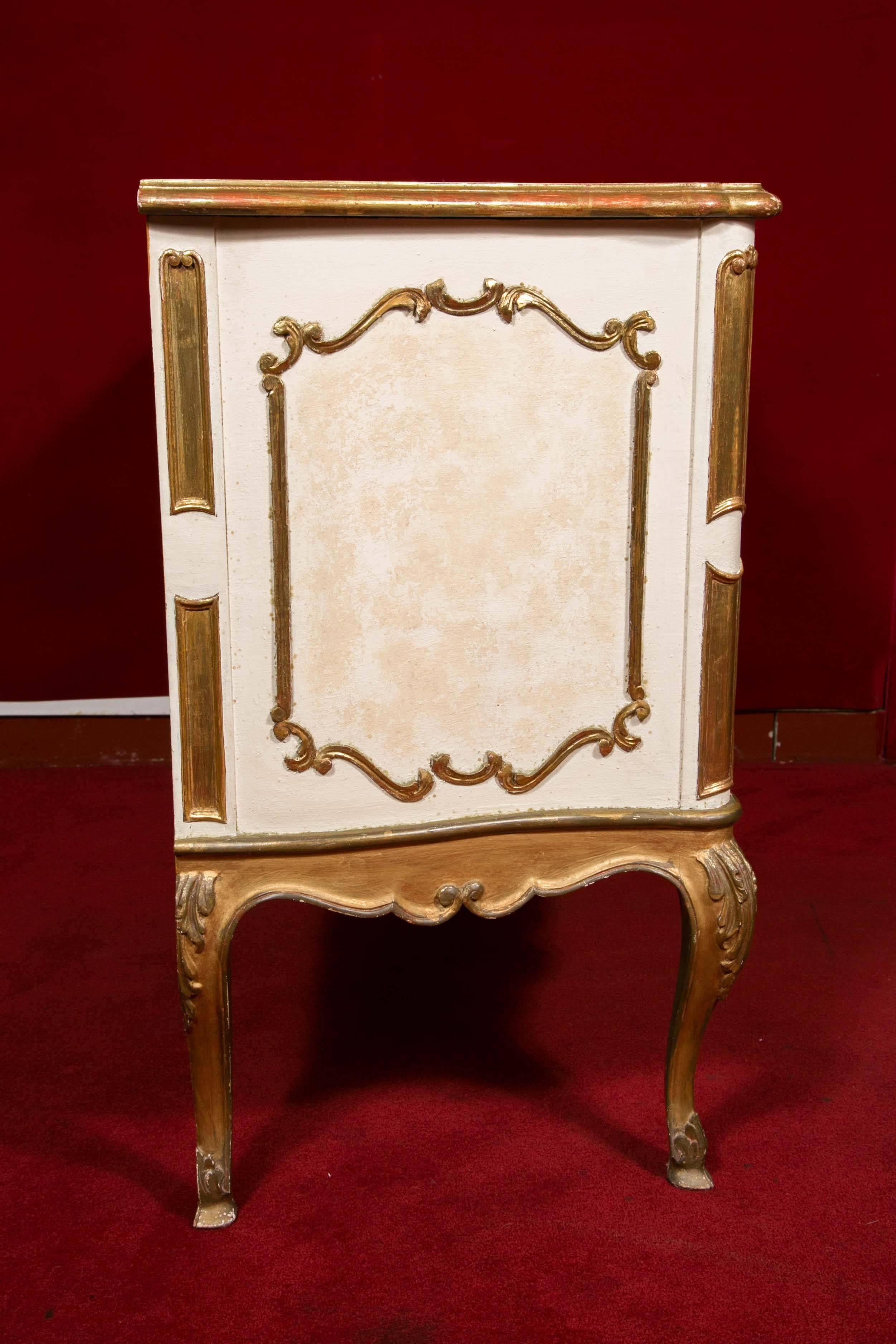 Wood Italian Commode from the 1950s, Painted and Gilded, Very Well-Made For Sale