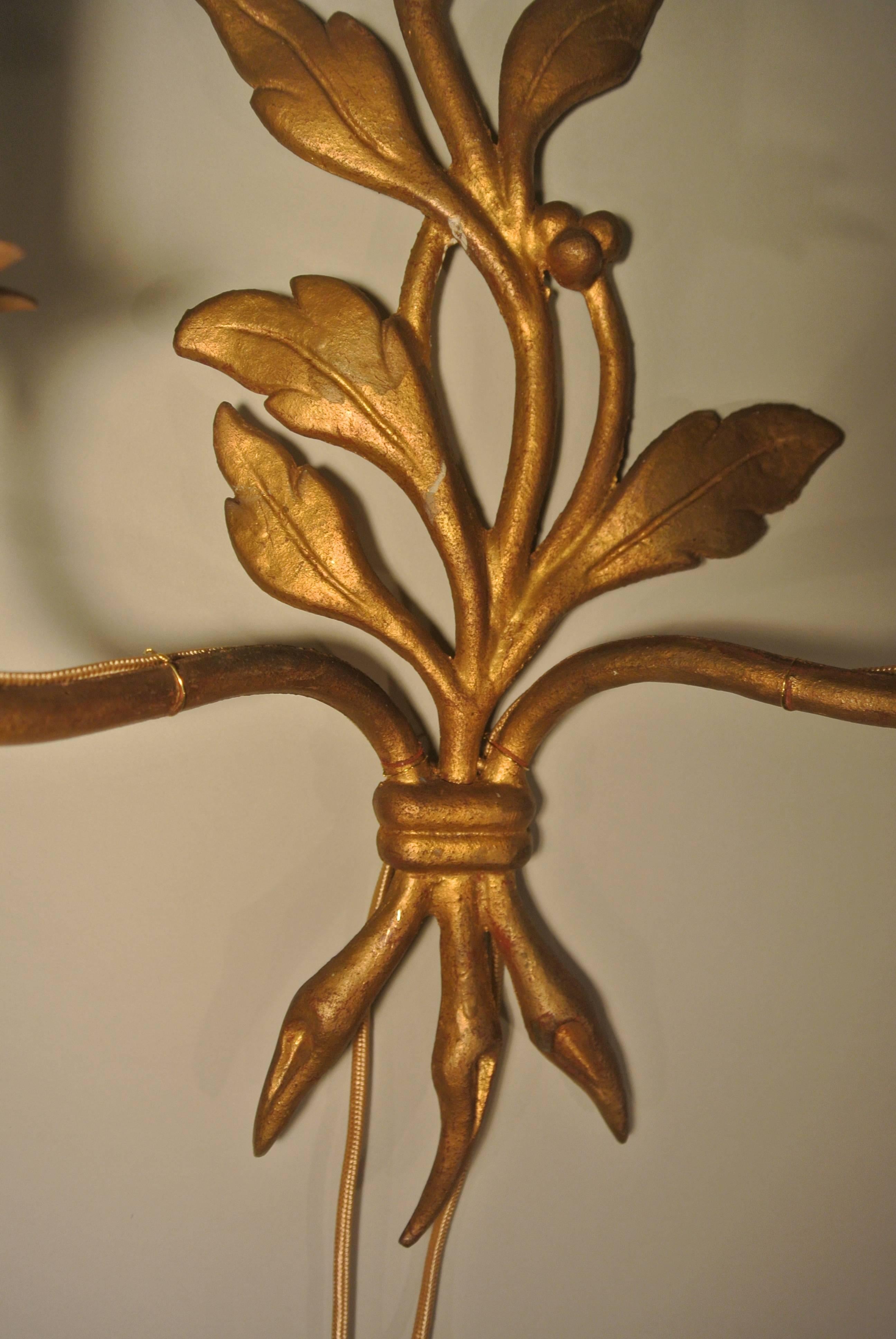 Pair of Mid-Century Modern Gold Gilt Bronze Sconces in a Leaf Design, circa 1960 For Sale 1