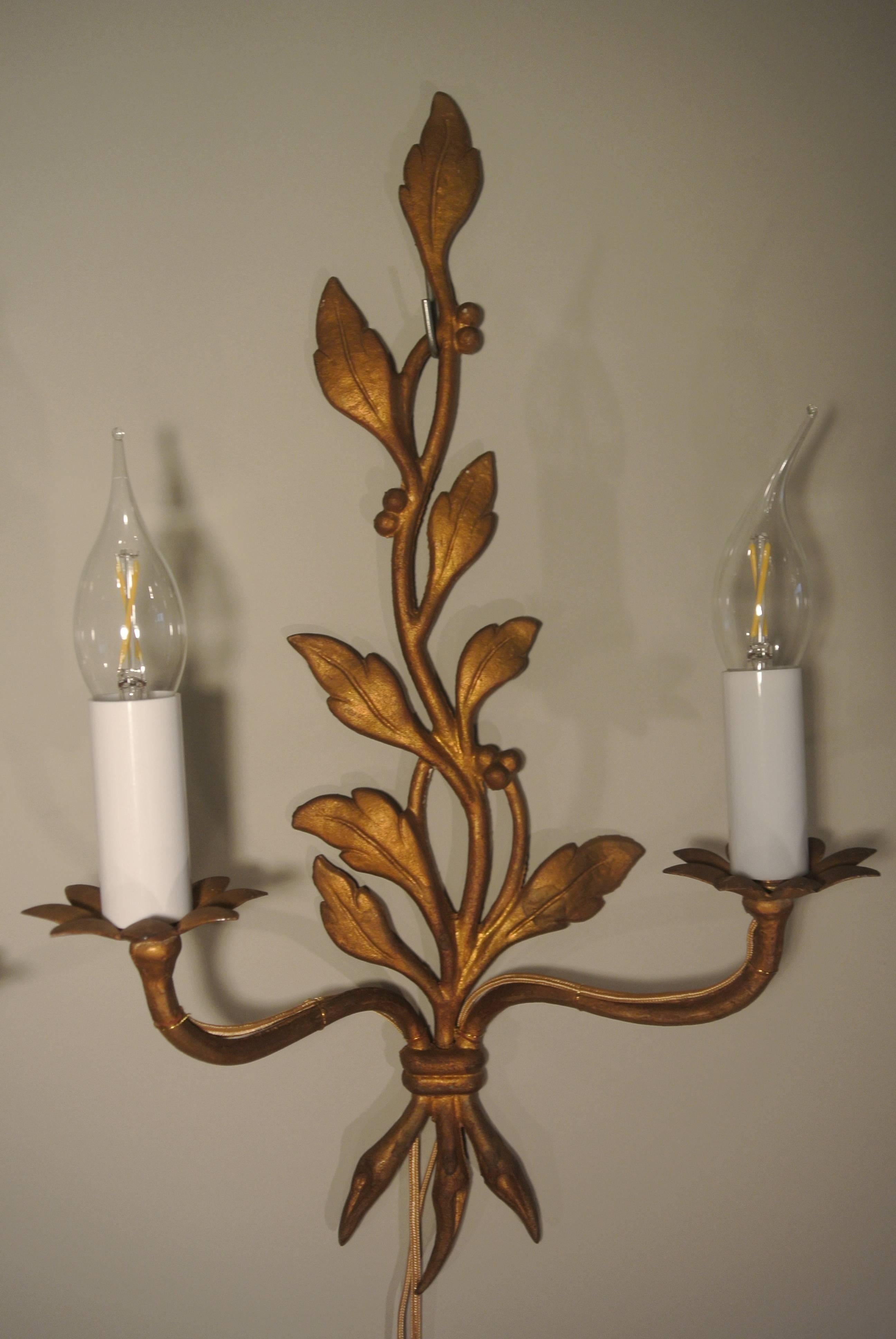 Pair of Mid-Century Modern Gold Gilt Bronze Sconces in a Leaf Design, circa 1960 For Sale 2