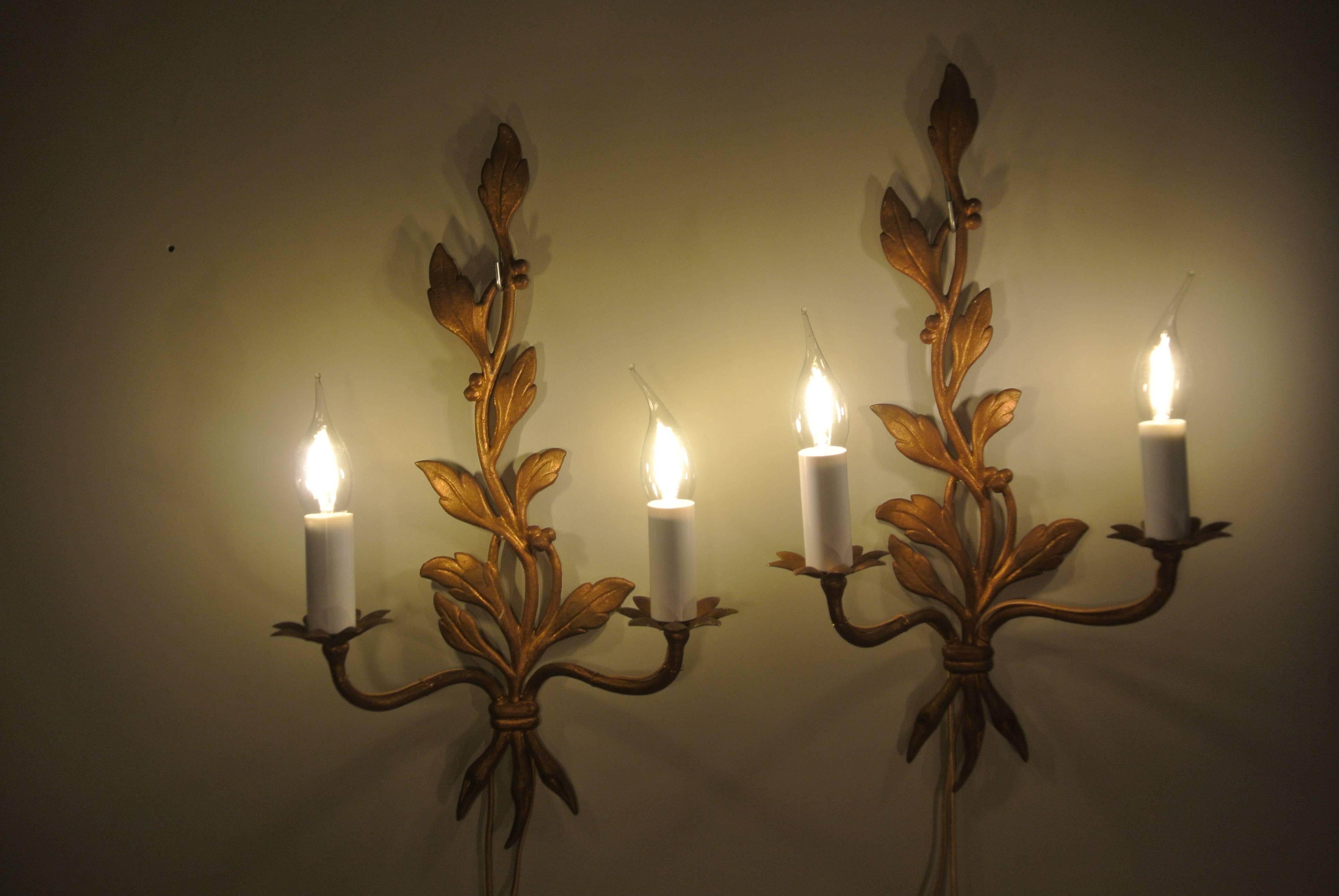 Pair of Mid-Century Modern Gold Gilt Bronze Sconces in a Leaf Design, circa 1960 For Sale 4