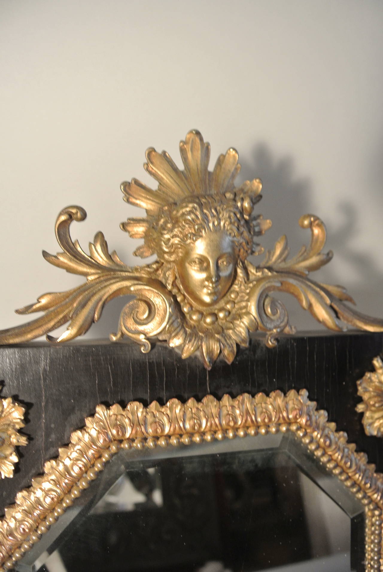 Table mirror ormolu on ebony, beveled mirror and gilded bronze, 19th century.