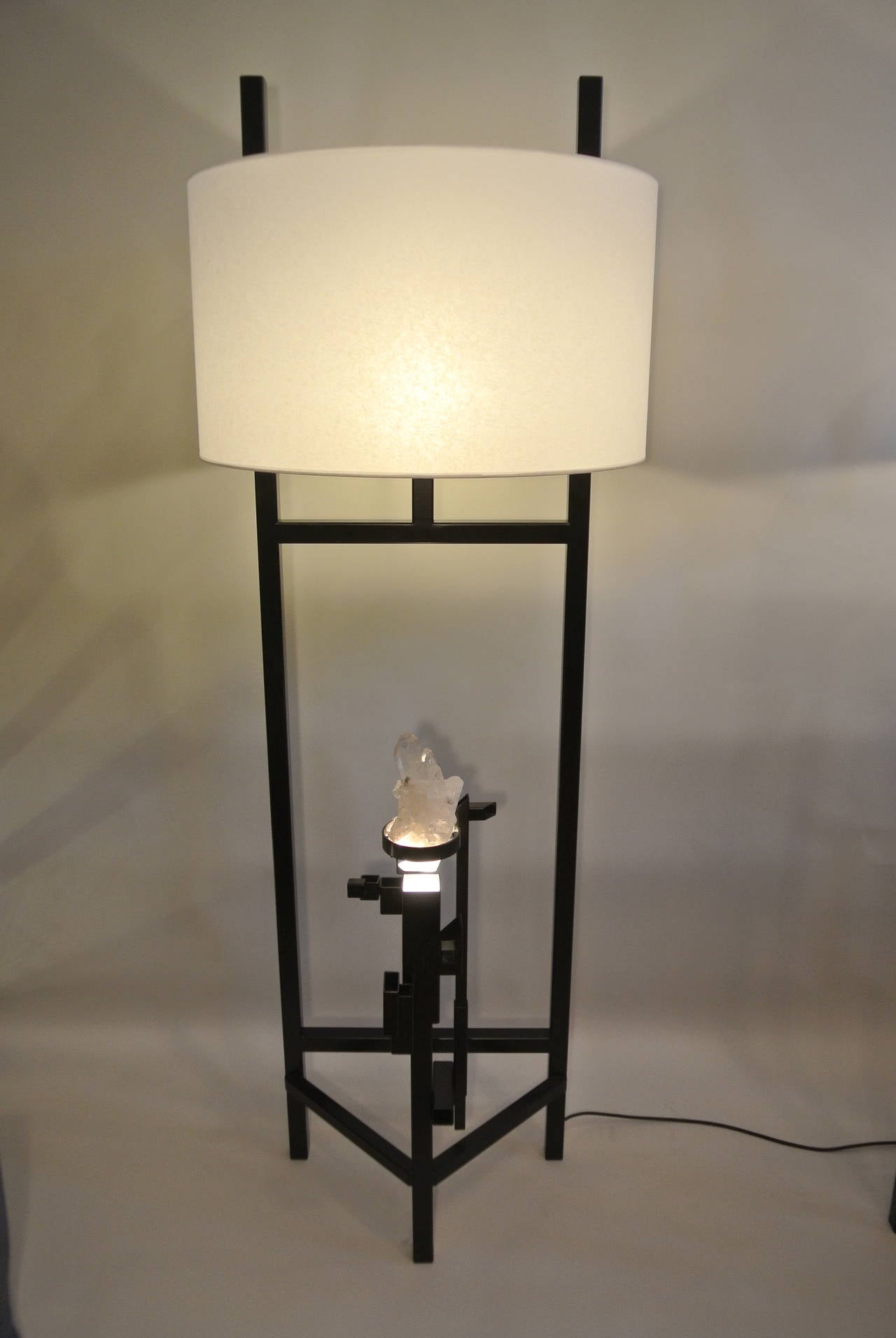 A pair of painted metal and rock crystal floor lamps of the 21st century.
 Measures: Height 1m 65 width 60 cm.