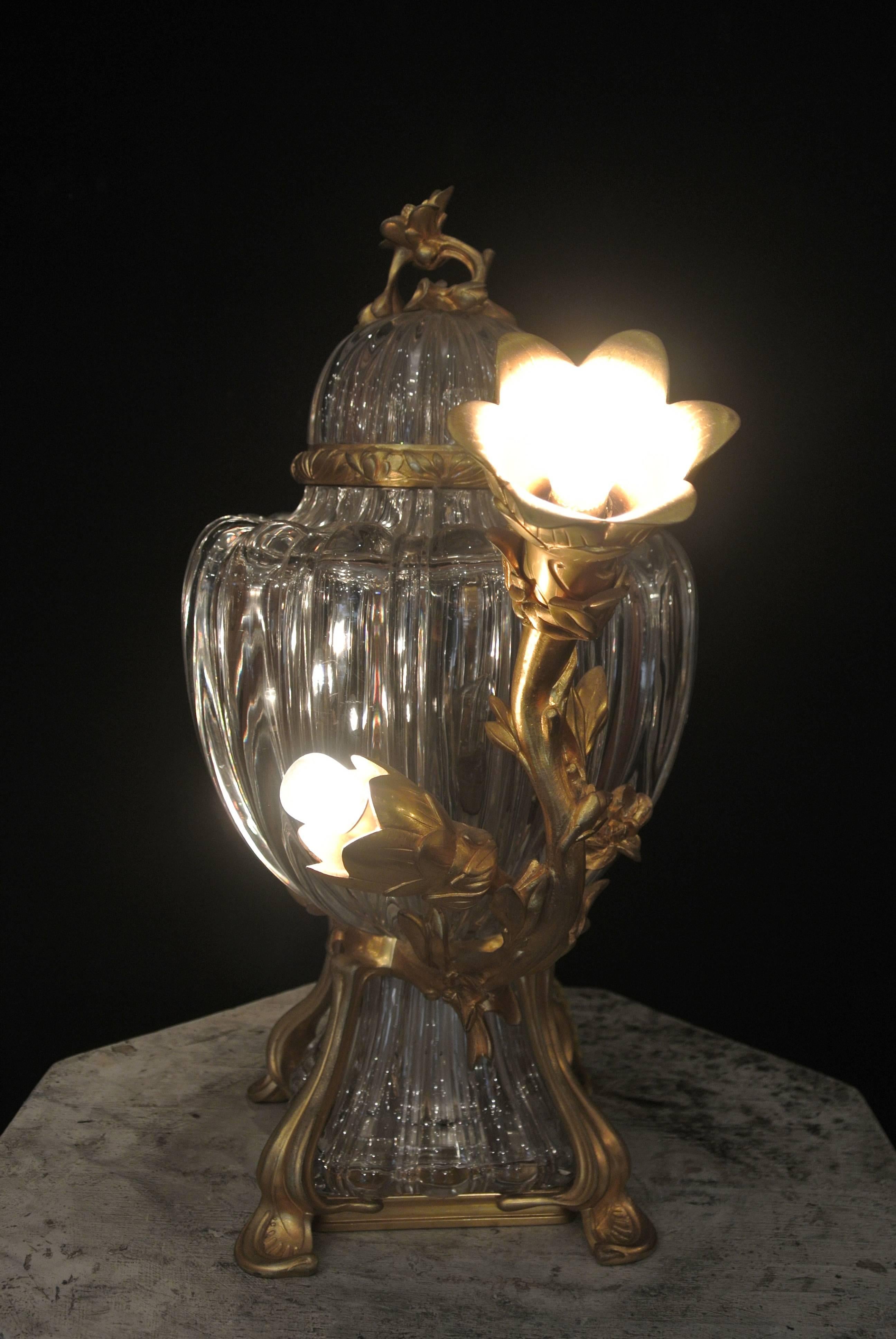 A Fabulous Center Piece of Ribbed Crystal and Gilt Bronze.  In Excellent Condition In Saint-Ouen, FR