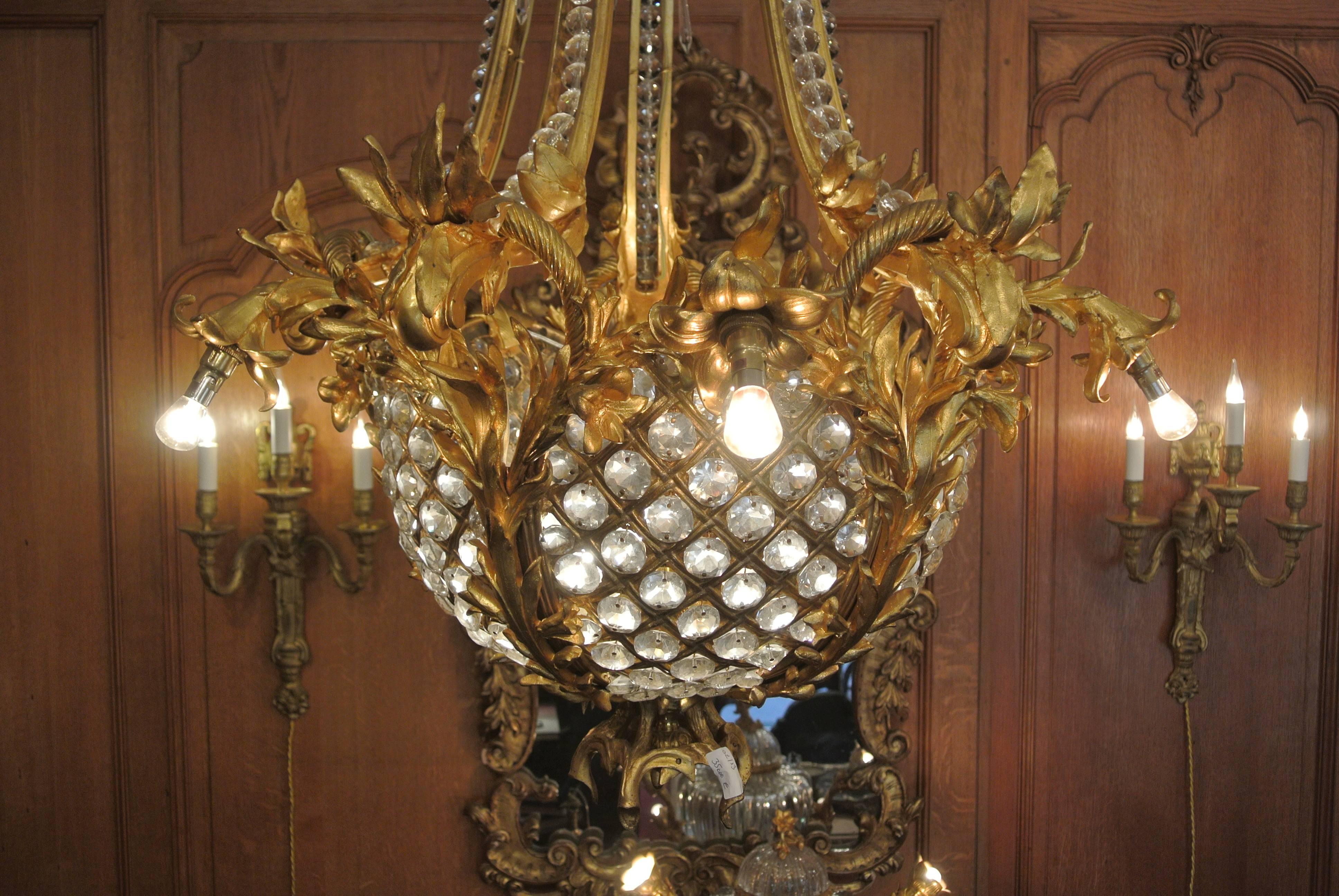 Exceptional Quality Large French Chandelier in Bronze Core and Cut Crystal. 4