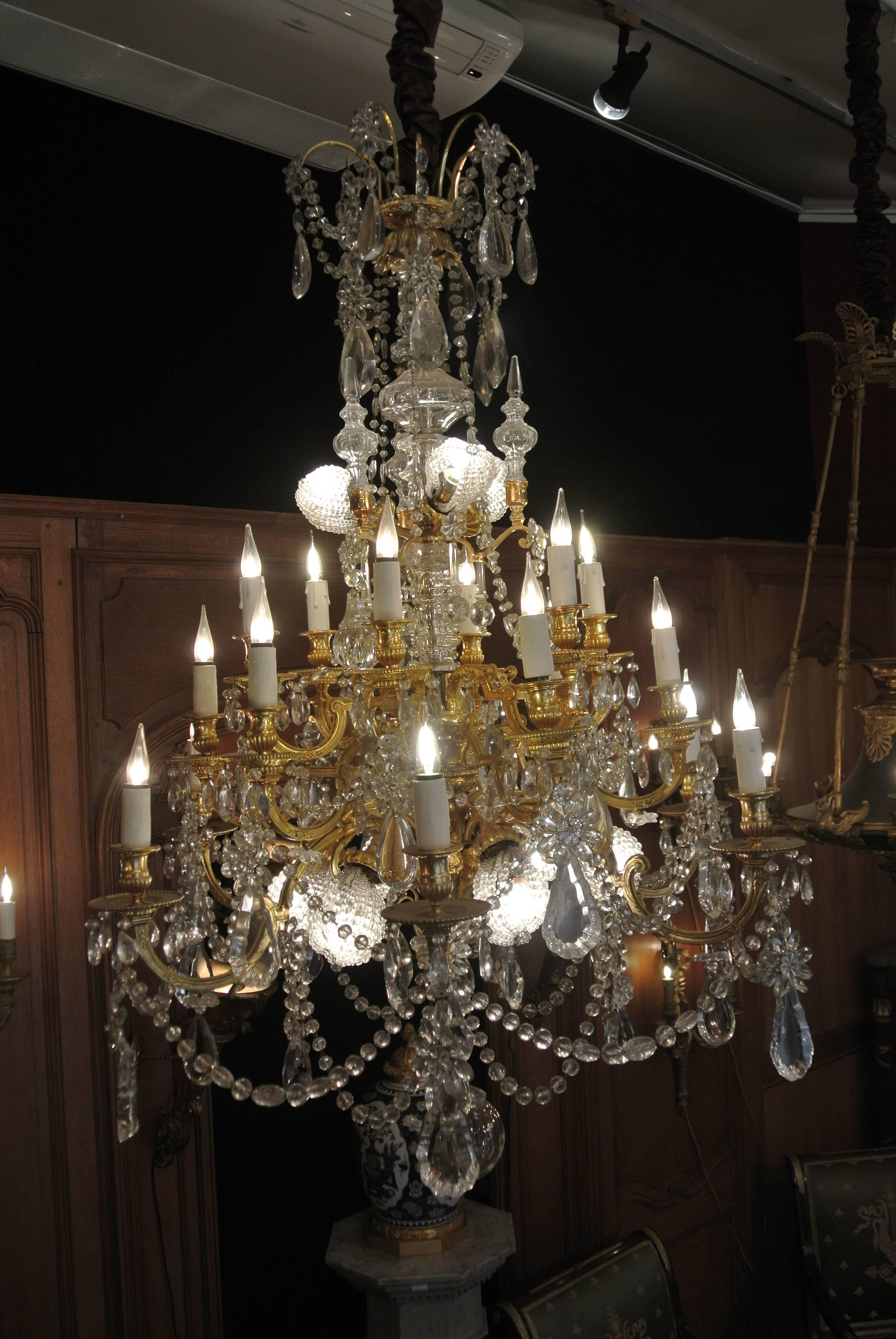 A very fine important Baccarat crystal chandelier in bronze dore and carved crystal. 19th Century. 1m 20cm Tall x 90cm Wide 