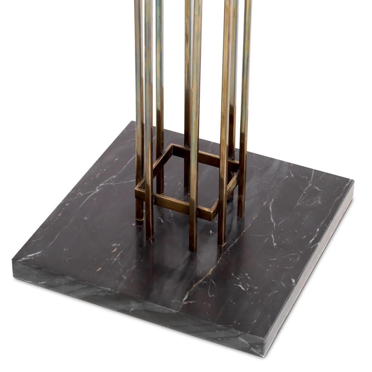 Moderno Coppia di appendiabiti in ottone patinato con base in marmo nero. in vendita