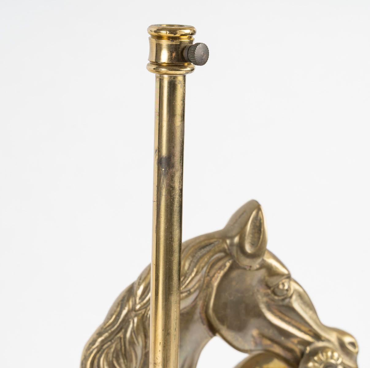 Coppia di basi per lampade in marmo e bronzo, XX secolo.

Coppia di basi per lampade in marmo e bronzo, decorate con cavalli, XX secolo.
H: 37 cm, L: 34 cm, P: 12 cm