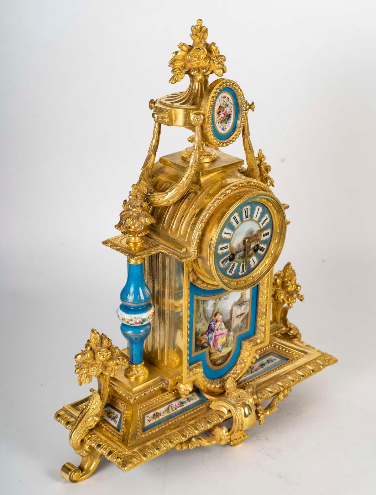 Gilded Bronze and Sèvres Porcelain Mantelpiece Set, Napoleon III Period. In Good Condition For Sale In Saint-Ouen, FR