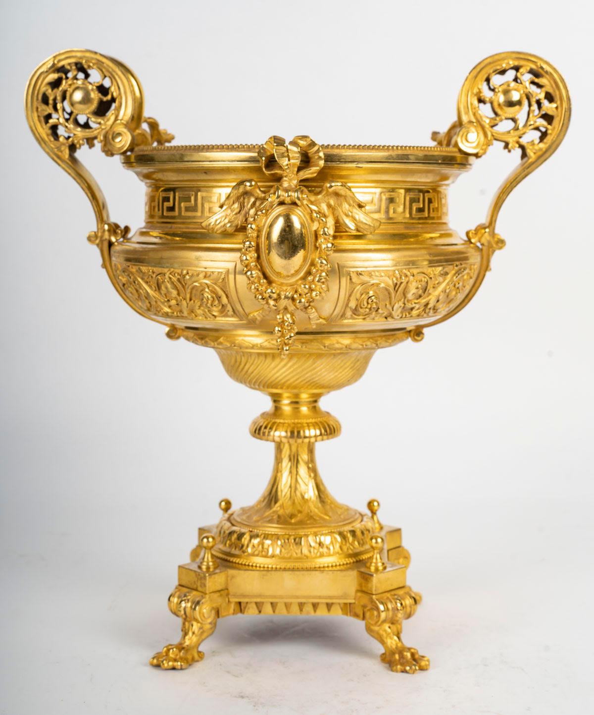 XIXe siècle Coupe de centre de table en bronze doré du 19e siècle. en vente