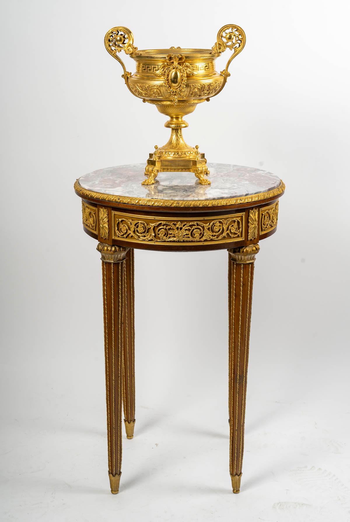 Bronze Coupe de centre de table en bronze doré du 19e siècle. en vente