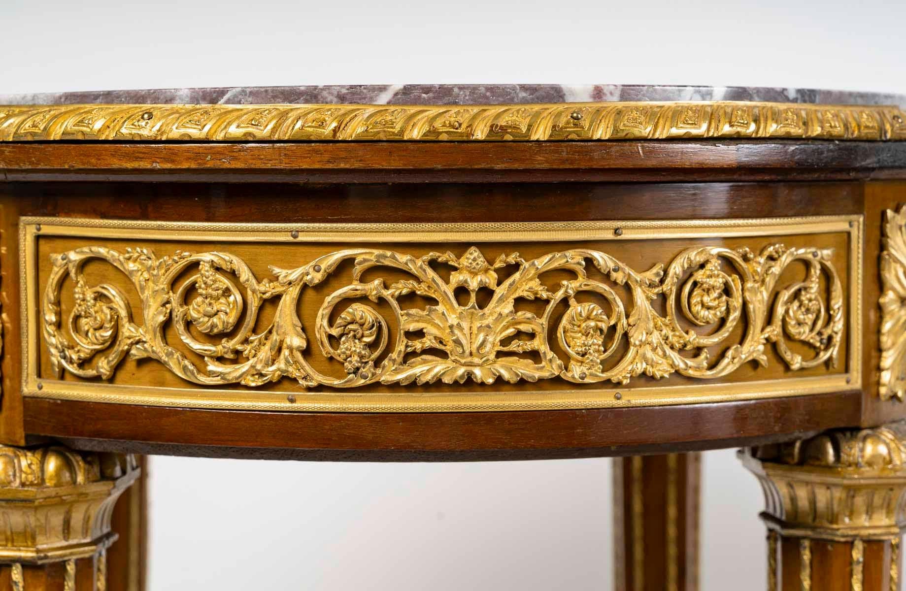 Paire de guéridons de style Louis XVI, période Napoléon III, XIXe siècle.

Paire de guéridons en bronze doré, bois précieux et plateau de marbre de style Louis XVI, époque Napoléon III, XIXe siècle, magnifiquement décorés.
H : 76cm, D : 50cm