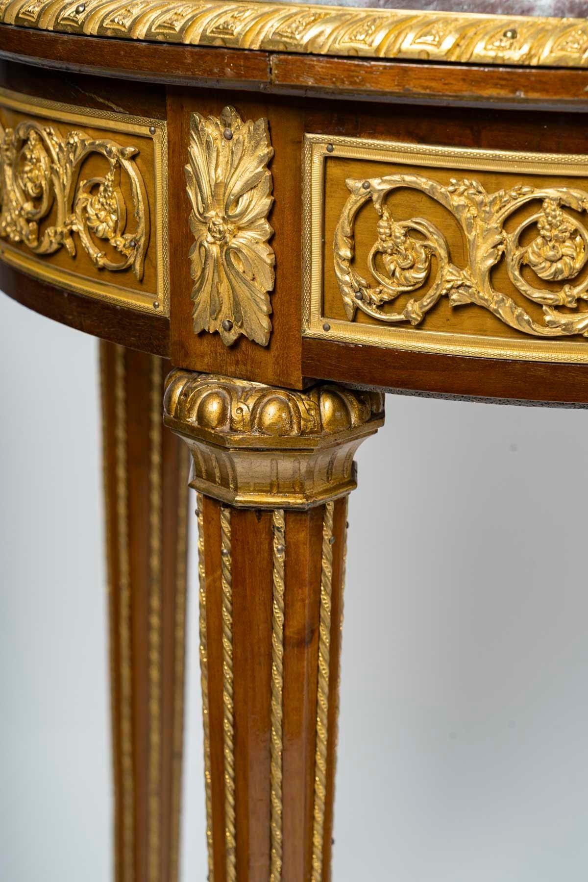 Français Paire de guéridons de style Louis XVI, période Napoléon III, XIXe siècle. en vente