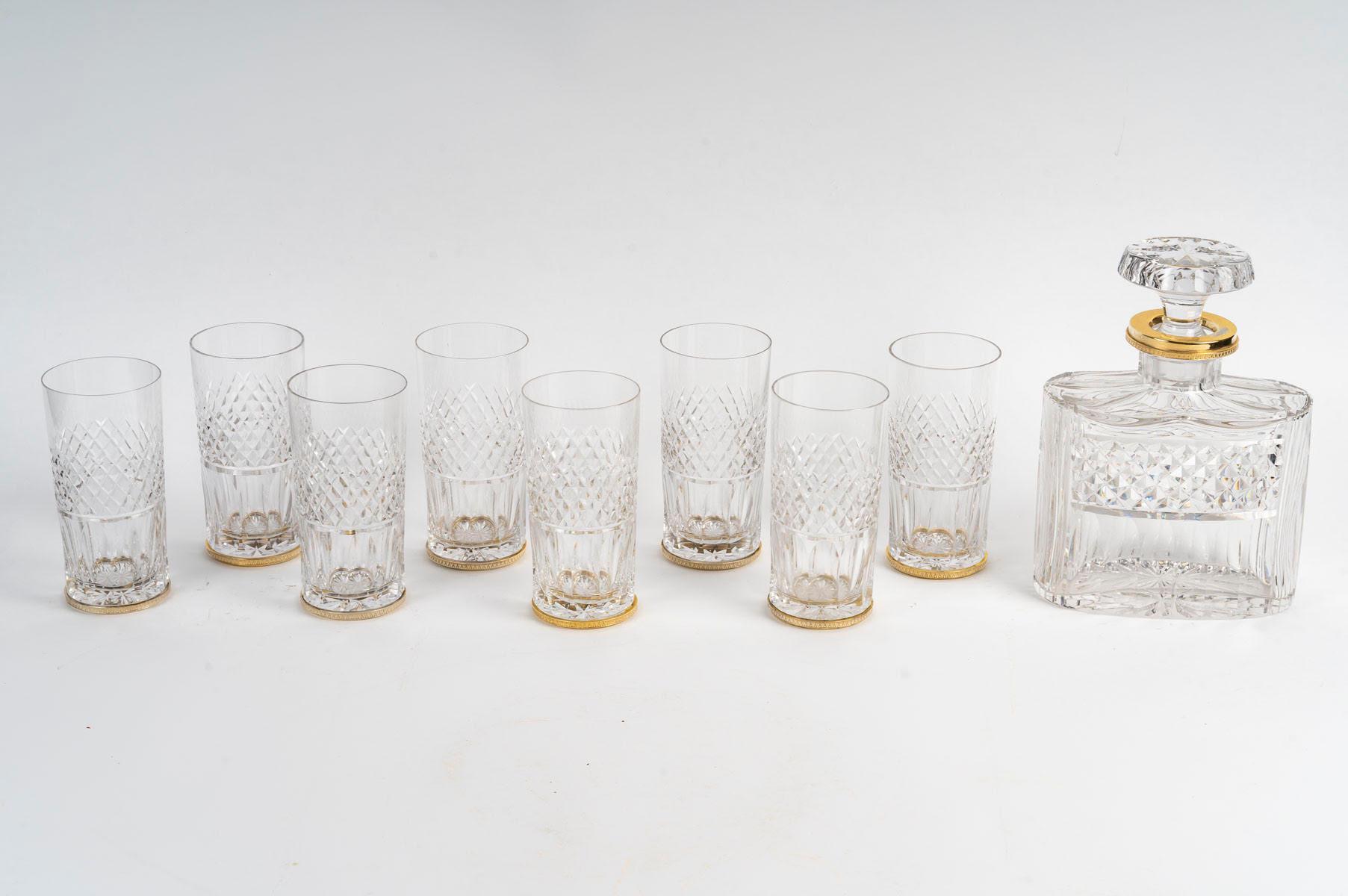 Beeindruckendes Aperitif-Set aus 24 Karat vergoldetem Metall und Kristall, 19. Jahrhundert, Periode Napoleon III.

Aperitif-Set aus 24 Karat vergoldetem Metall und Kristall, Napoleon III., bestehend aus einer Karaffe und 8 Gläsern, 19.
Karaffe: H: