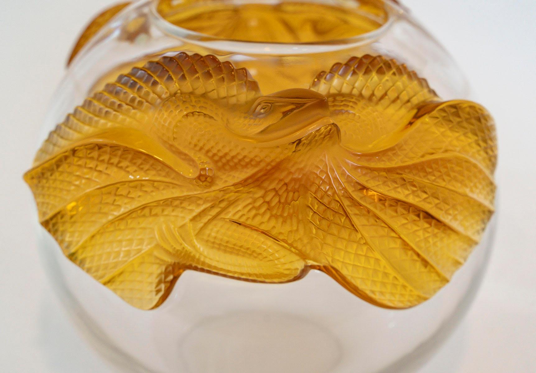 Français Vase en cristal de Lalique, 20e siècle. en vente