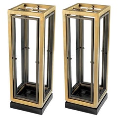 Coppia di portaombrelli geometrici, finitura ottone patinato e bronzo.