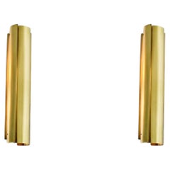 Coppia di grandi lampade da parete contemporanee in ottone vintage dal design cilindrico