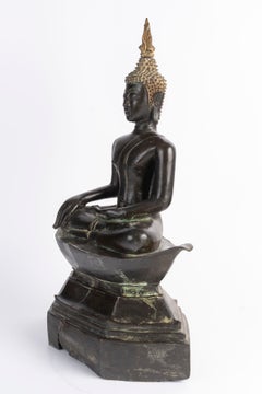 Patinated Bronze Sculpture of a Seated Buddha, 17th Century.