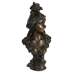 Sculpture en bronze patiné représentant le buste d'une jeune femme, Art nouveau, vers 1900