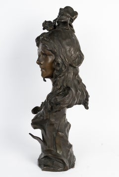 Sculpture en bronze patiné représentant le buste d'une jeune femme, Art nouveau, vers 1900