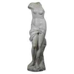 Escultura de Venus con túnica al estilo romano, de material compuesto blanco