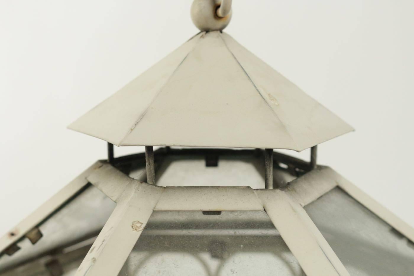Schmiedeeisernes Windlicht in Form eines Miniatur-Gewächshauses (Eisen) im Angebot