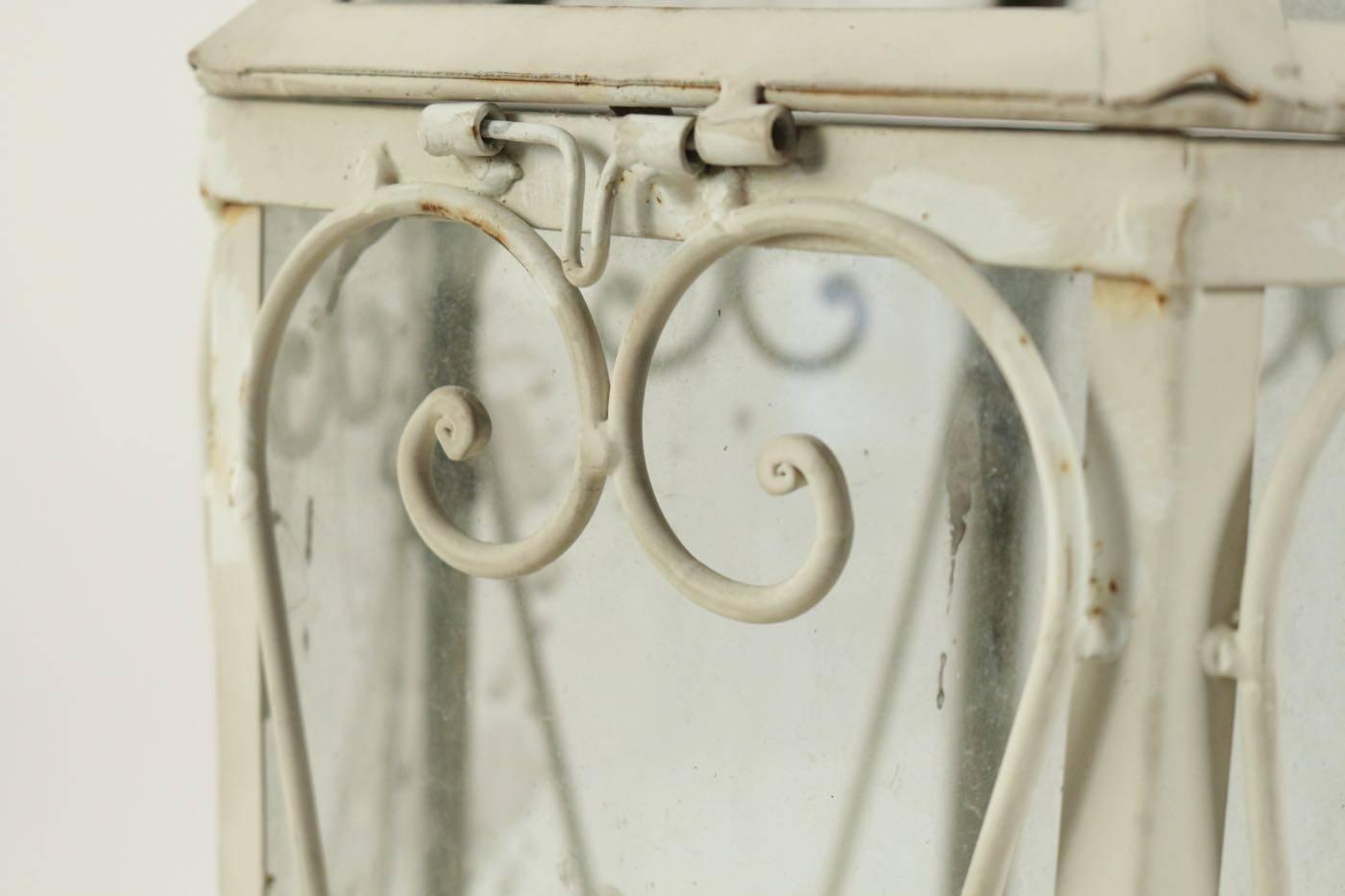 Milieu du XXe siècle Lanterne en fer forgé en forme de serre Miniature en vente