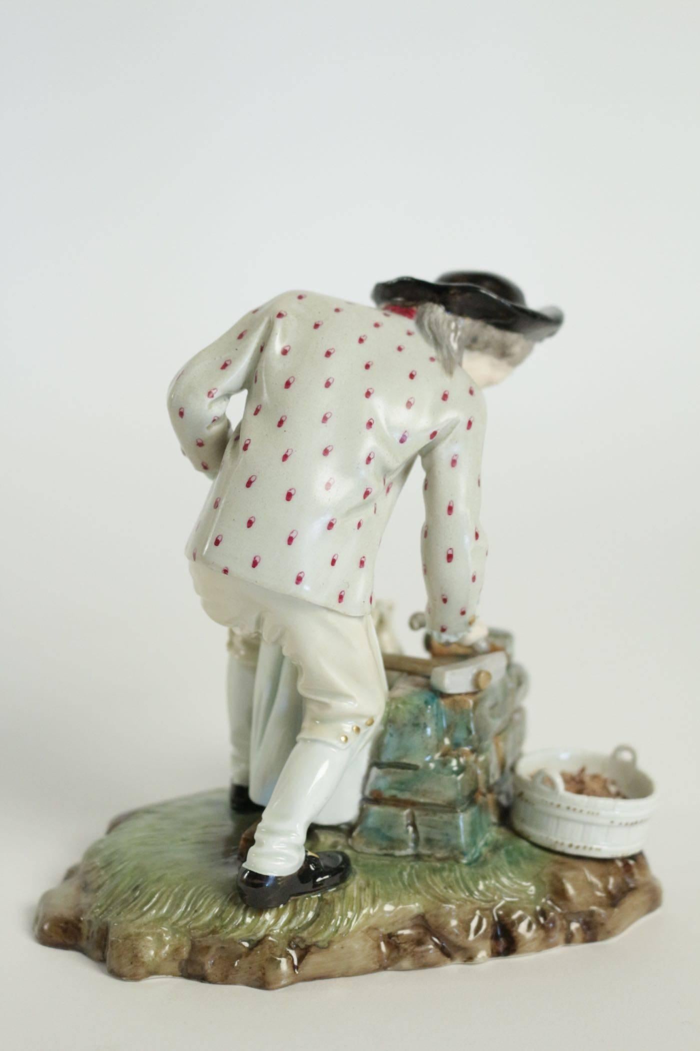 19th Century Figurine in Porcelain In Good Condition In Saint-Ouen, FR