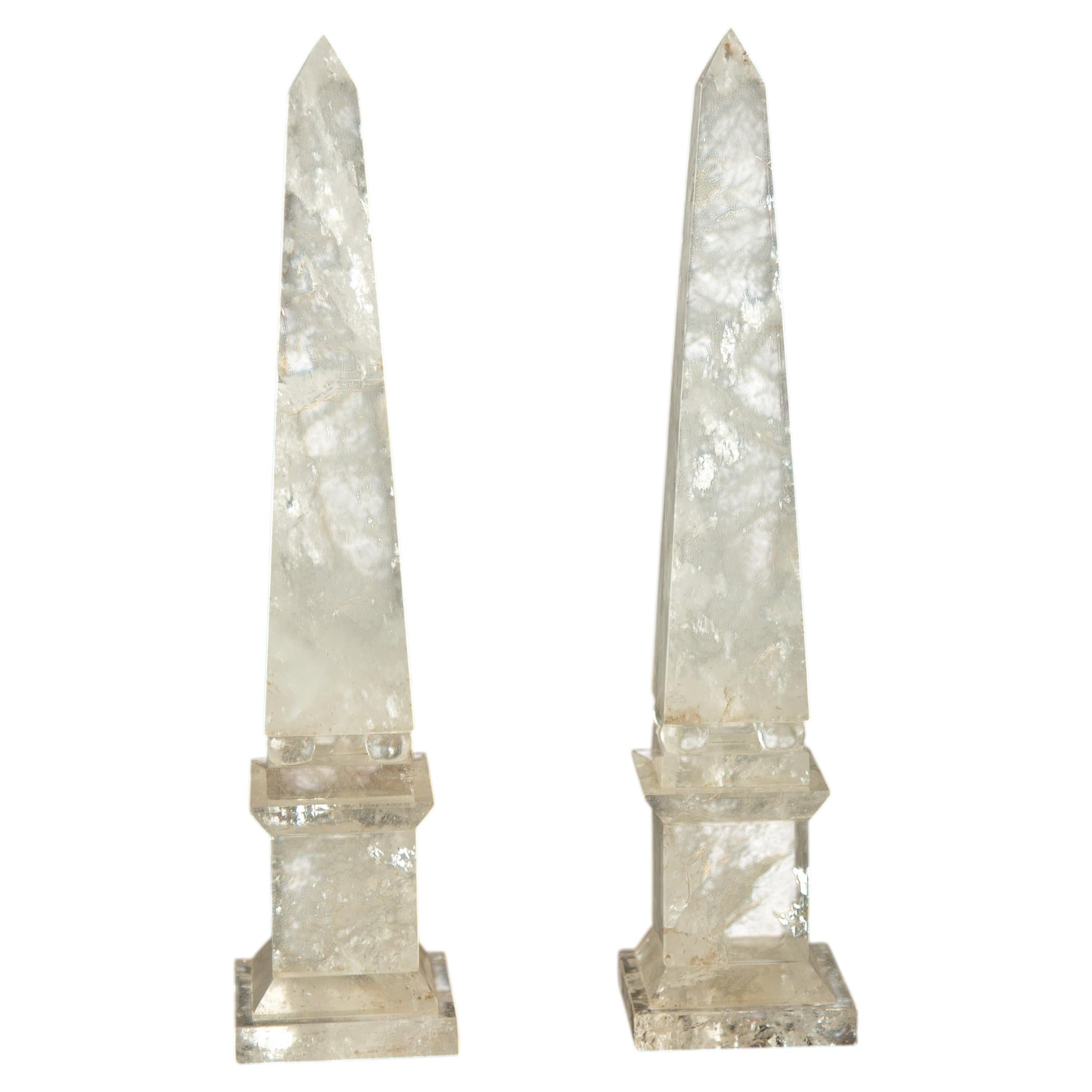 Par de obeliscos de cristal de roca tallados a mano sobre bases escalonadas, 12"