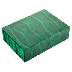 Caja de malaquita con piezas a juego y bisagra de latón dorado, 6"