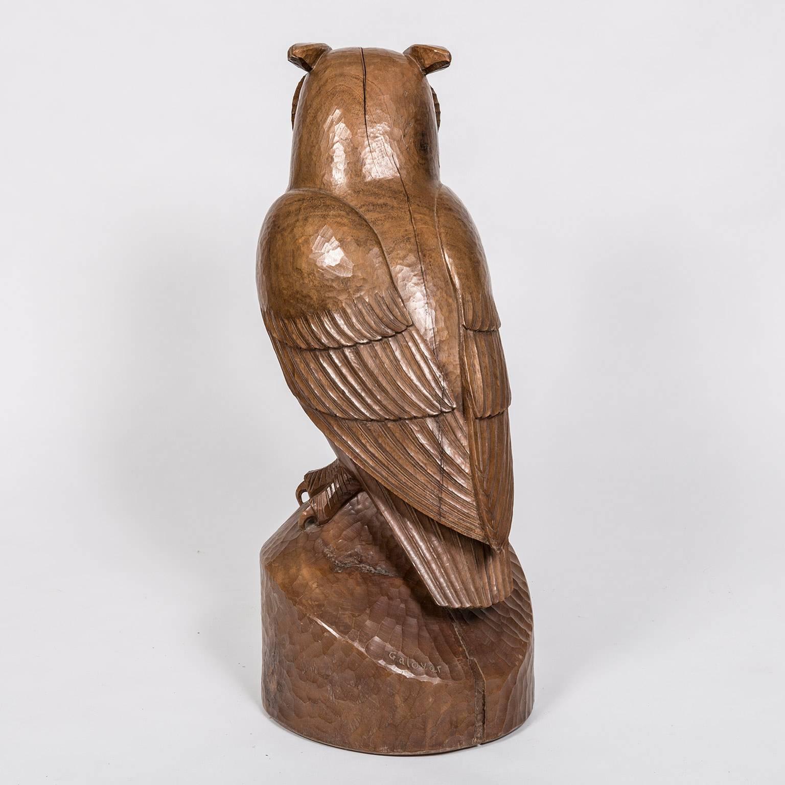 Owl -Hibou- carved rosewood bird sculpture by French artist François Galoyer born 1944. One of the more important animalier sculptures in terms of quality and size, the work is signed by the artist near the tail.