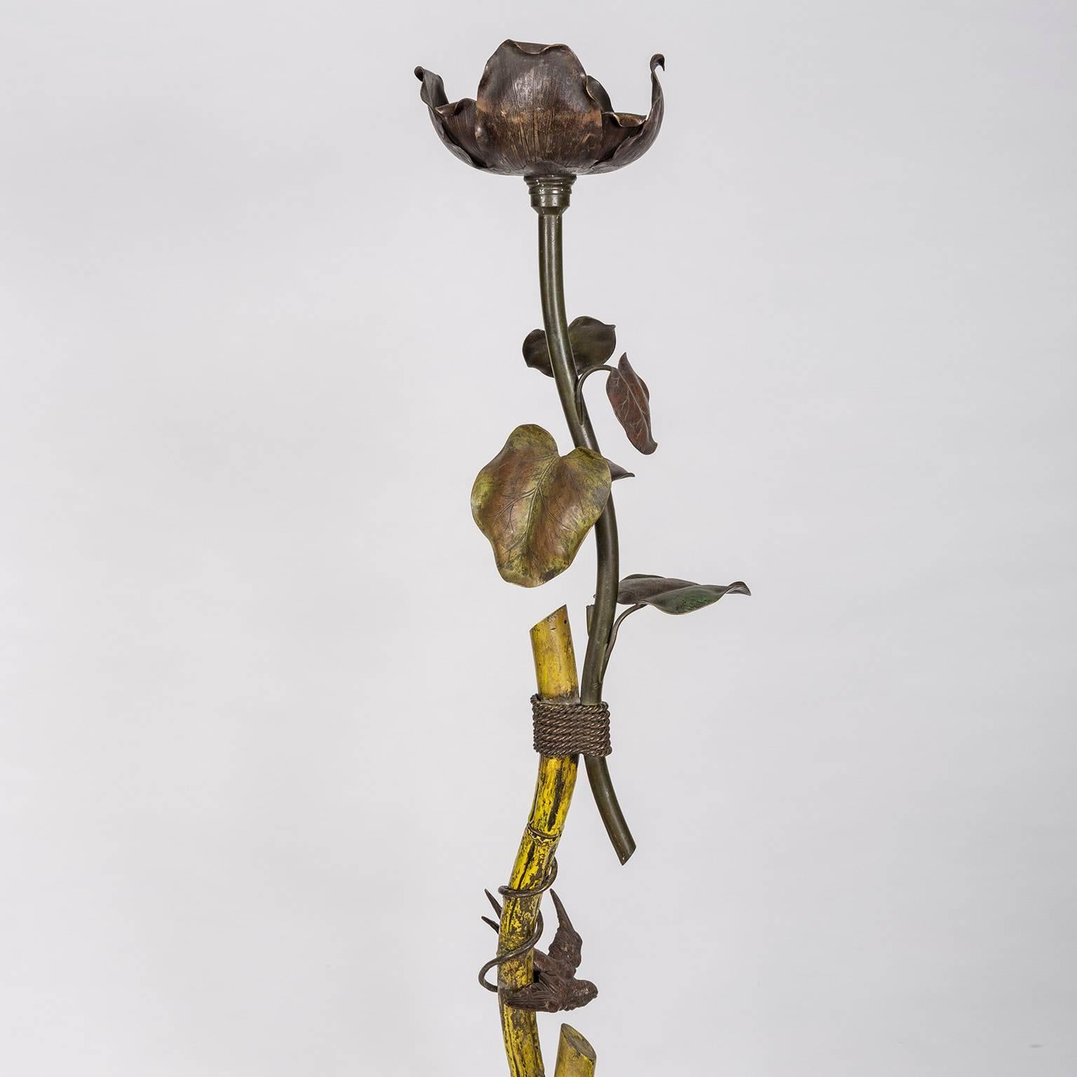 Bronze Art Nouveau Stand with Water Lily Leaf, Flower and Bird Decoration In Good Condition In New York, NY