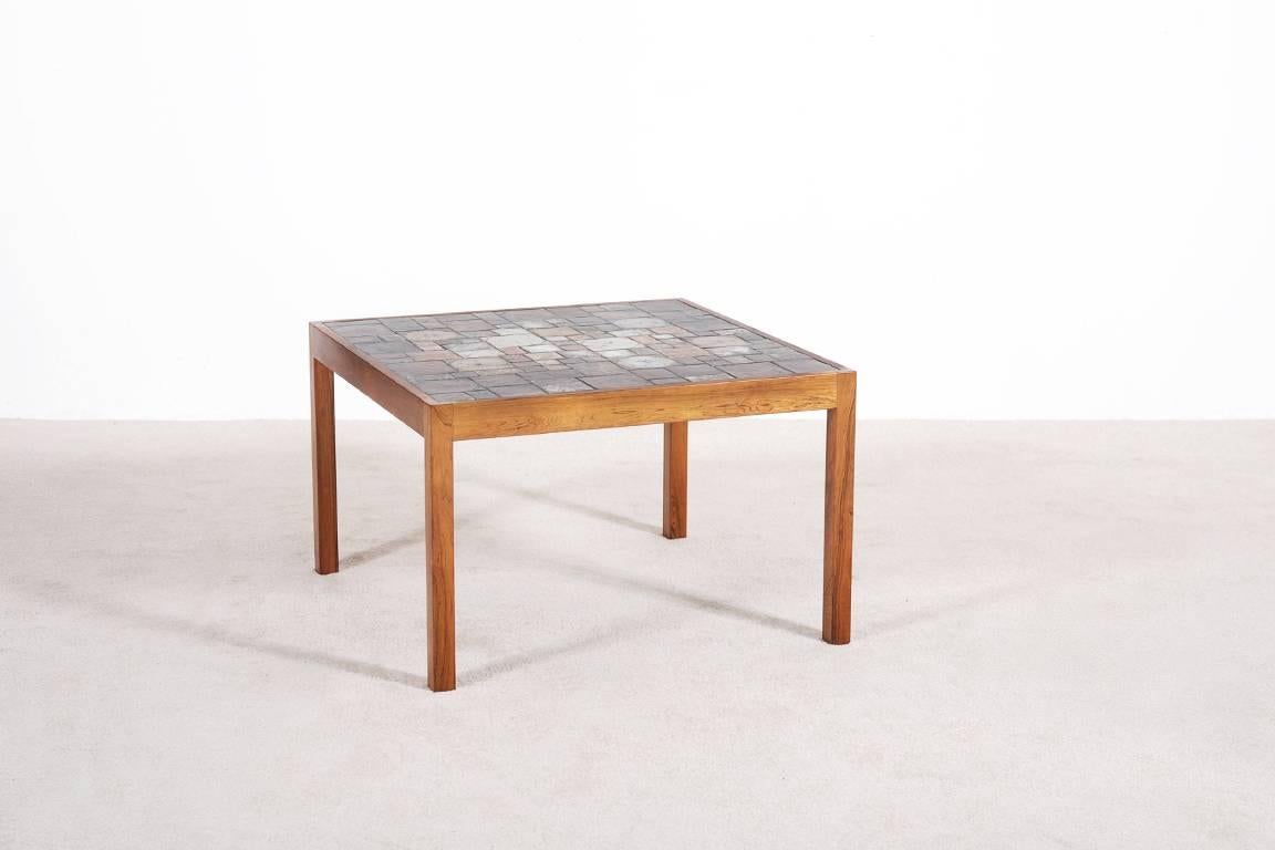 Nice square rosewood coffee table.
Tabletop inlaid with ceramic tiles by Tue Poulsen.
Danish manufacturing, circa 1960.