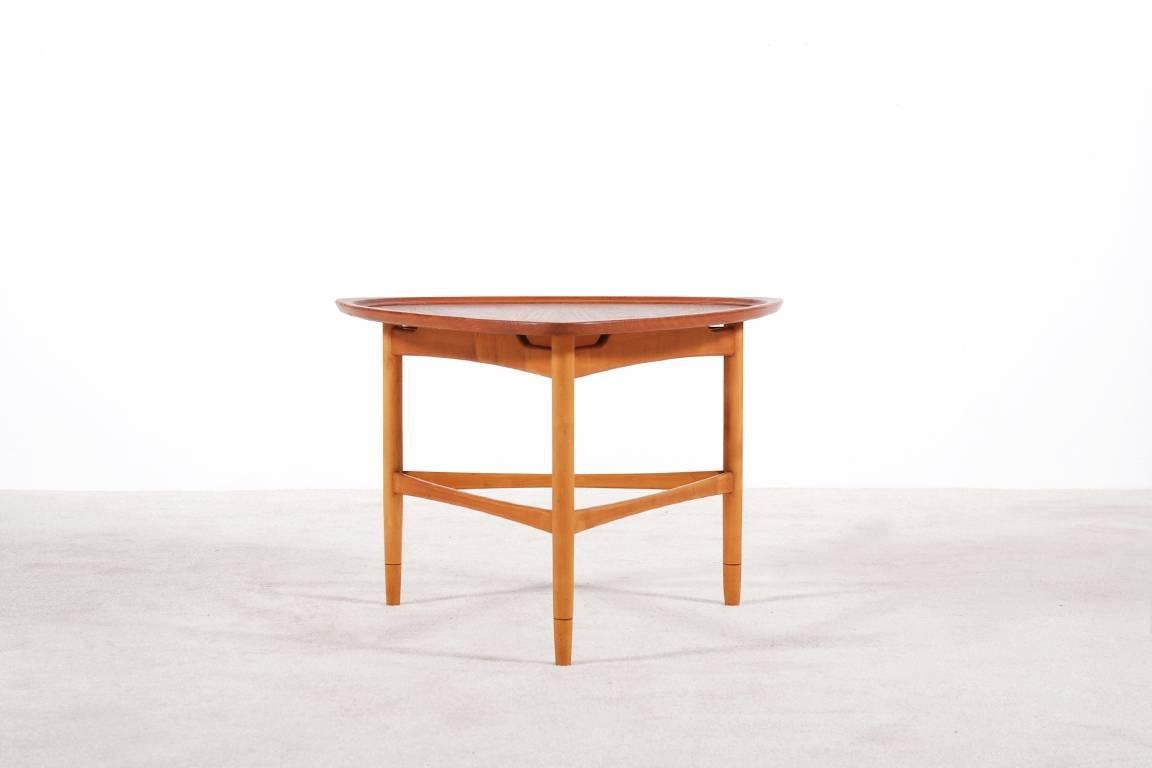 Kurt Ostervig triangular teak coffee table for Jason Møbler, 1960.