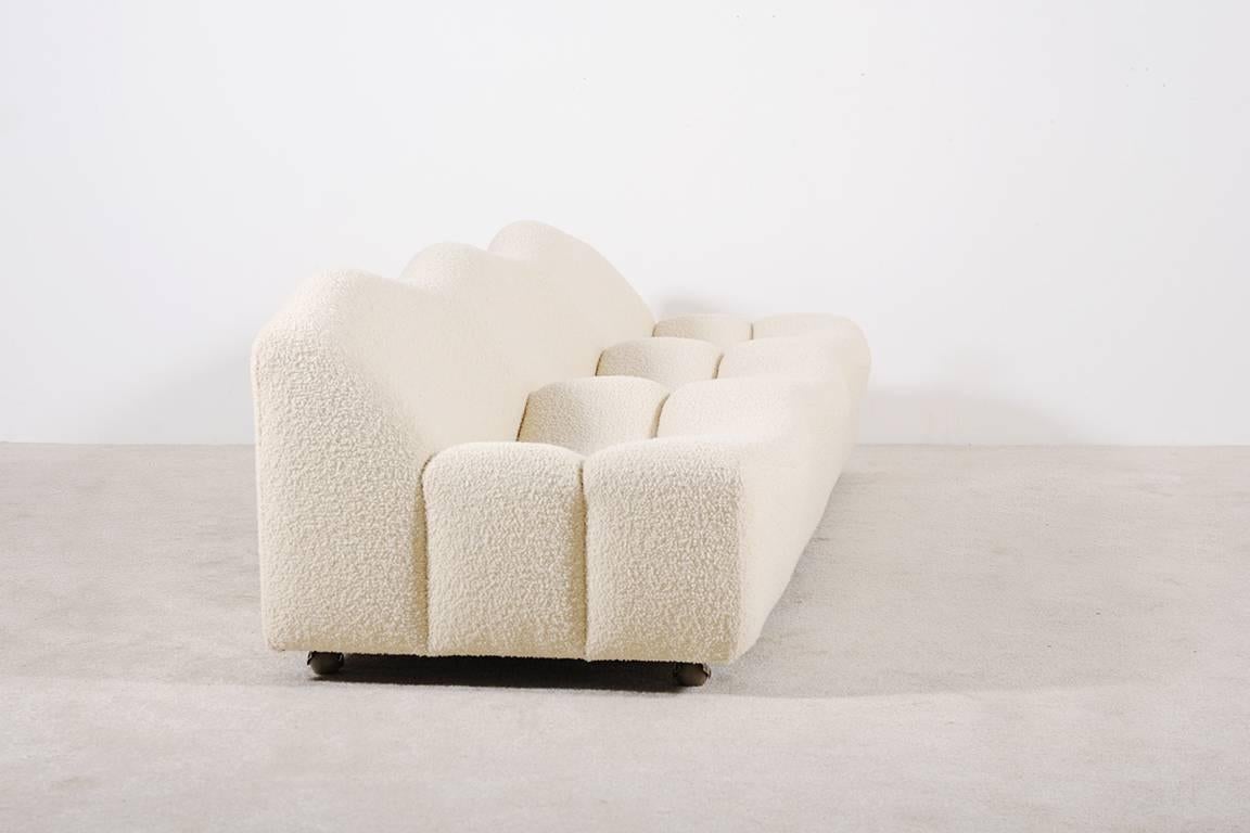 Pierre Paulin three-seat sofa from the F260 series also known as 