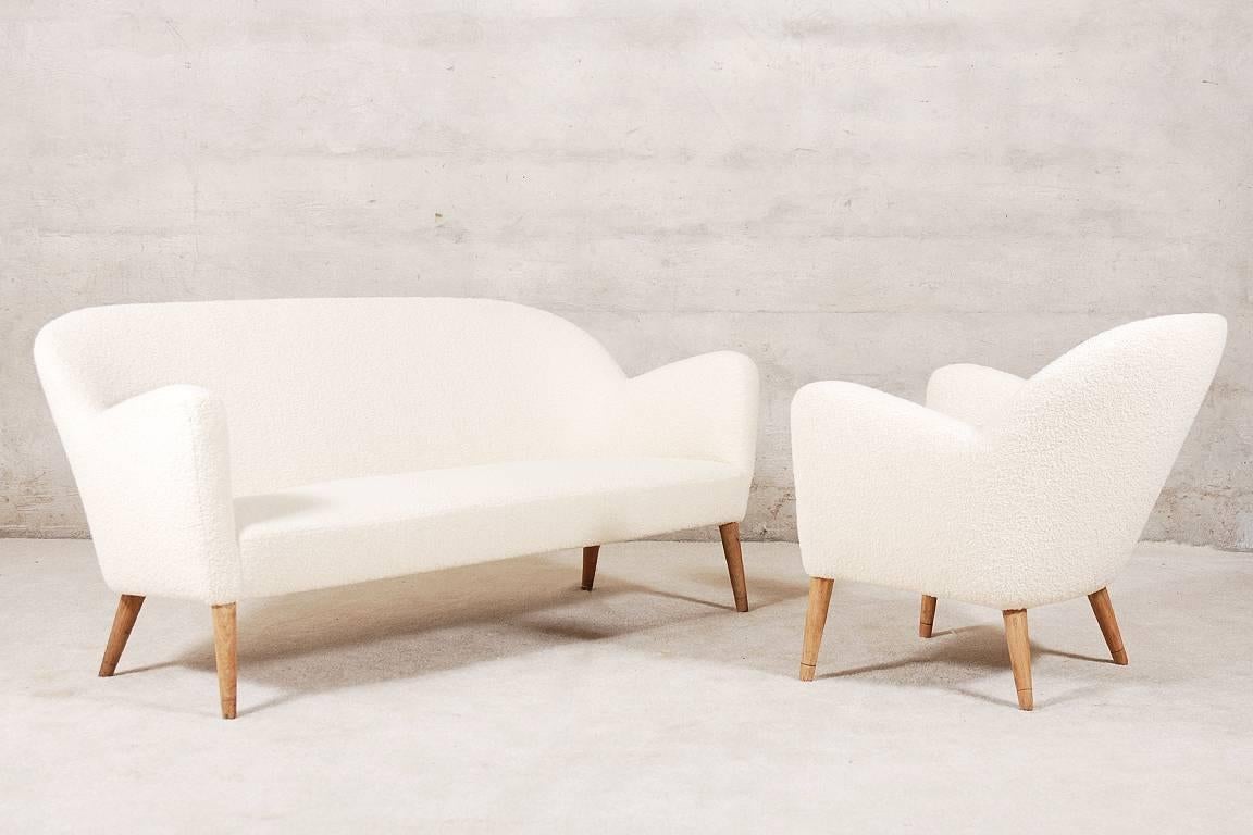 Nice Danish lounge set from the 1950s composed of a tree-seat sofa and an armchair. Massive oak wood feet.

Wooden frame, foam-filled and newly upholstered with a premium quality wool fabric. Ivory color.

Price is for both pieces.

We offer