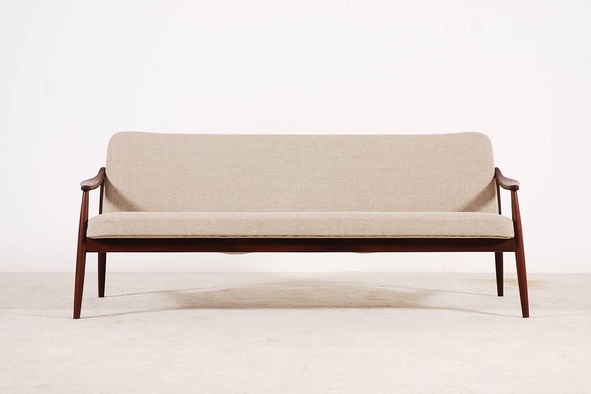 Beautiful three-seat teak sofa designed by Hartmut Lohmeyer for Wilkhahn, 1950s.

The sofa is in an excellent condition, Newly upholstered with a Kvadrat wool fabric. Very comfortable seat.

We ship worldwide. 
Express delivery in one week