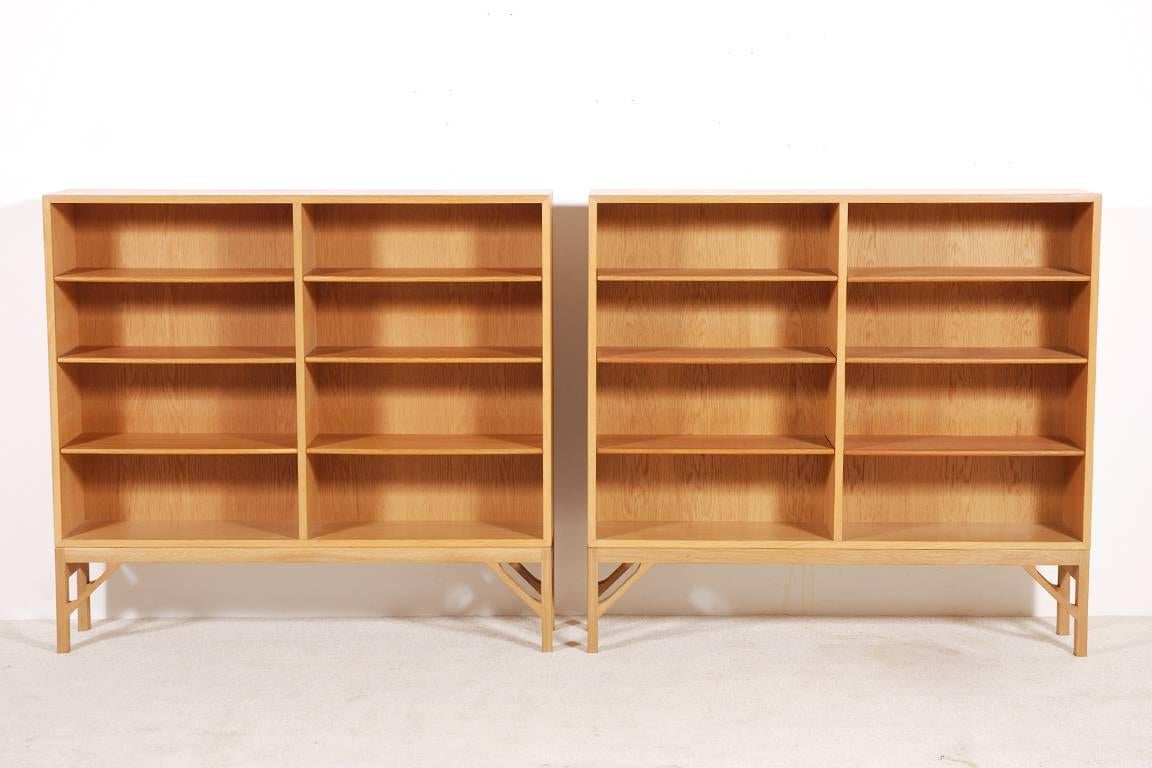 Børge Mogensen pair of oak bookcases with adjustable shelves. Produced by C. M. Madsens for FDB Møbler, circa 1960.
Excellent condition. 

A pair is available. Can be sold individually. 

We ship worldwide. 
Express delivery in one week
