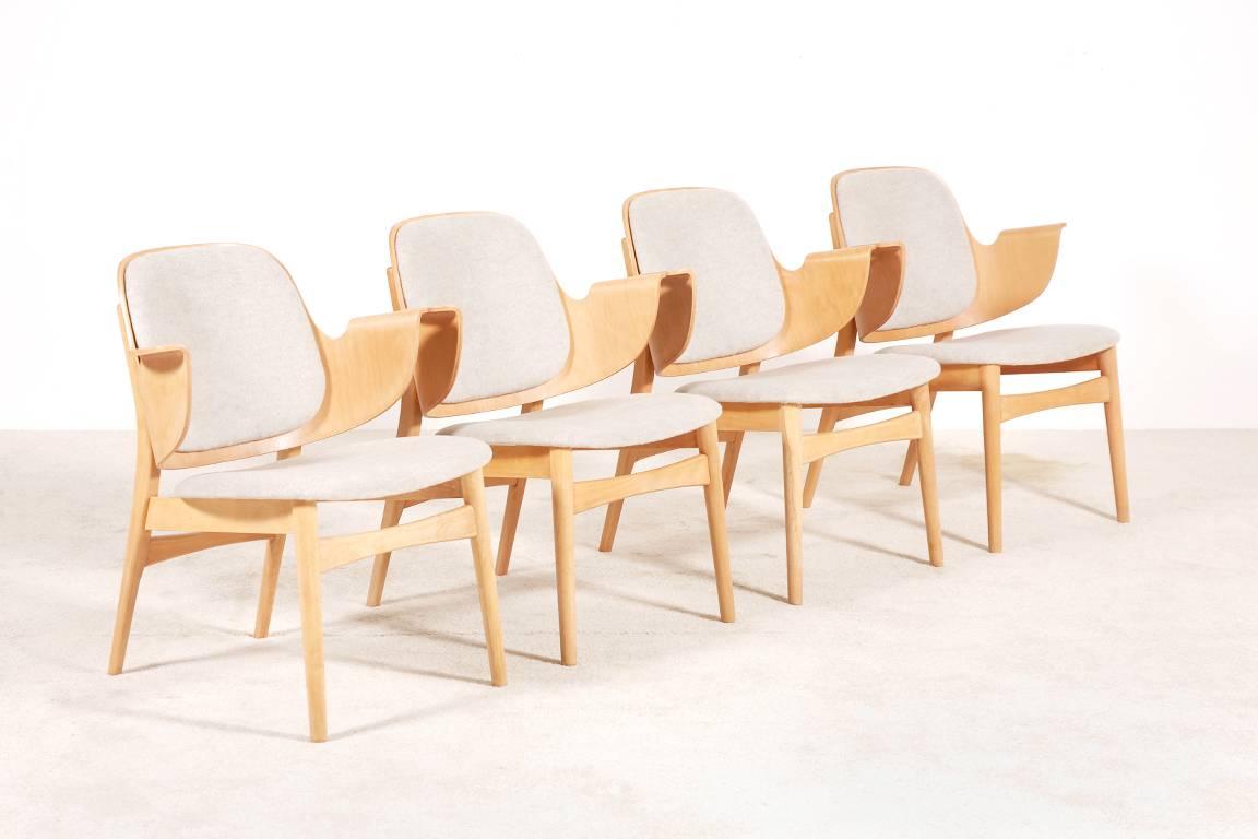 Very nice set of four armchairs Model 107 designed by Hans Olsen in the 1950s.

We ship worldwide. 
Express delivery in one week anywhere in the USA for 750 Euros. (Full insurance included). 

We offer competitive and high quality delivery