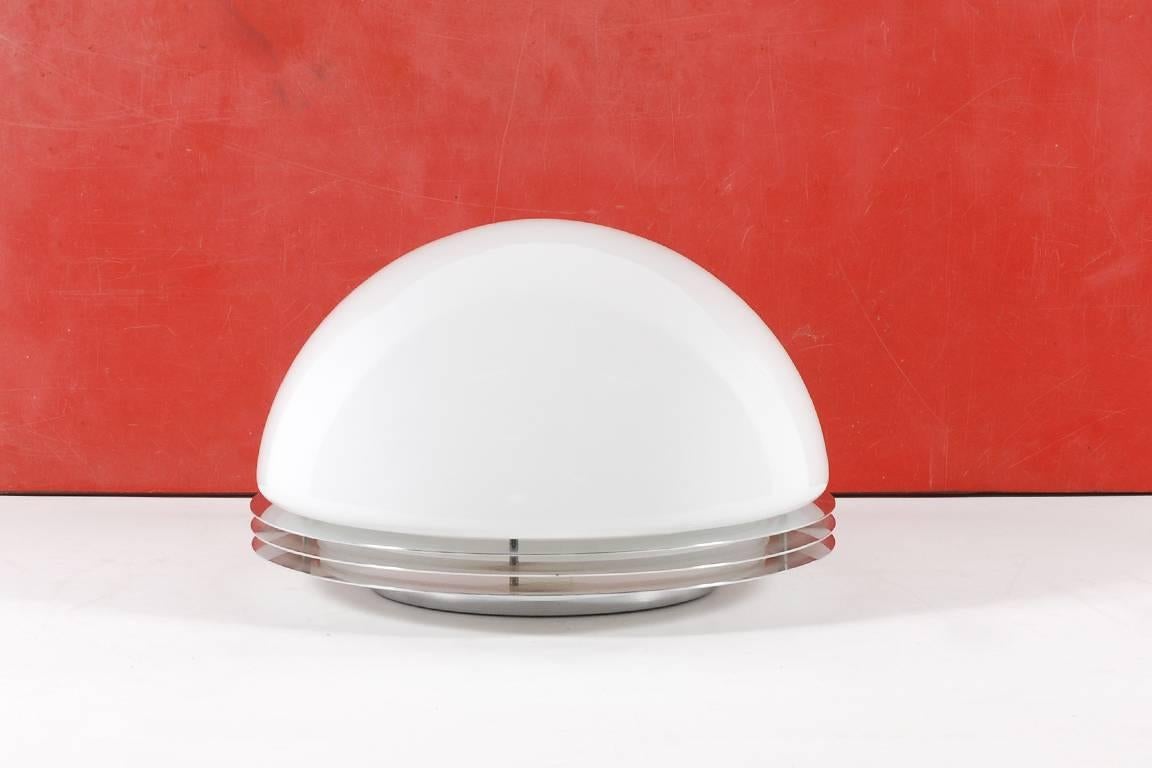 Large table lamp manufactured by Enrico Tronconi during the 1960s in Italy. 

The lamp is made of a white opaline sphere and a base with several polished steel circles. 
Excellent condition.

Documentation pictures are available upon request.