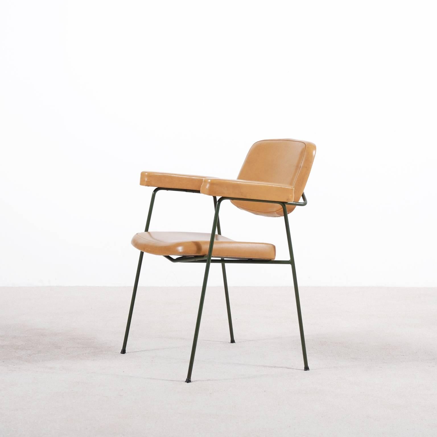 CM197 Armchair designed by Pierre PAULIN for Thonet France in 1958.
Green Bottle lacquered metal Frame. Lovely Mustard color of the vinyl.

Very good original condition circa 1960, some marks and smalls holes on the mustard synthetic