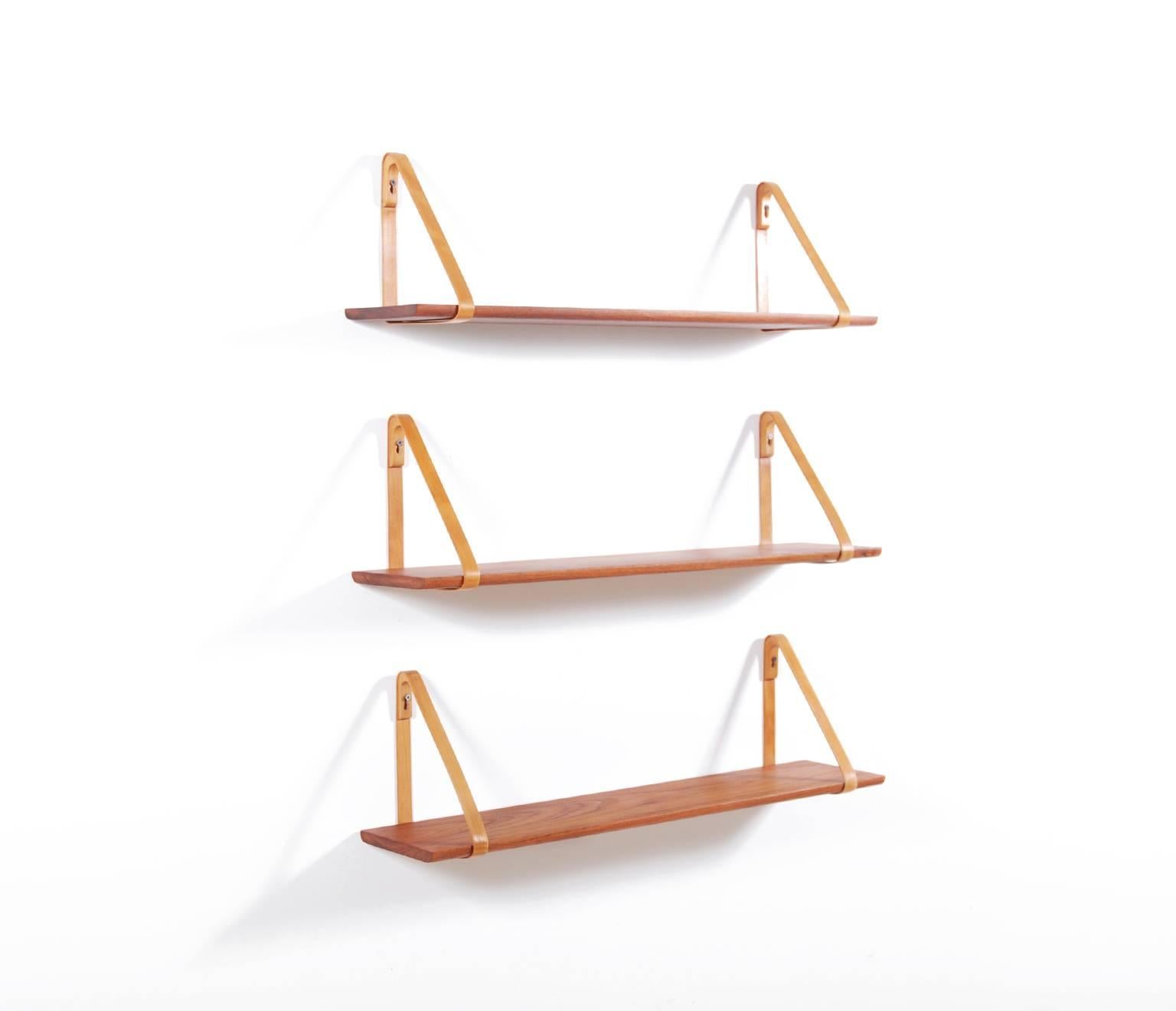 Rare wall-mounted shelves designed by Kristian Vedel at the end of the 1940s.
Manufactured by the cabinetmaker I. Christiansen, Denmark. 

Extremely fine and poetic work.

Massive teak boards, laminated beech, beech.

Parcel shipping